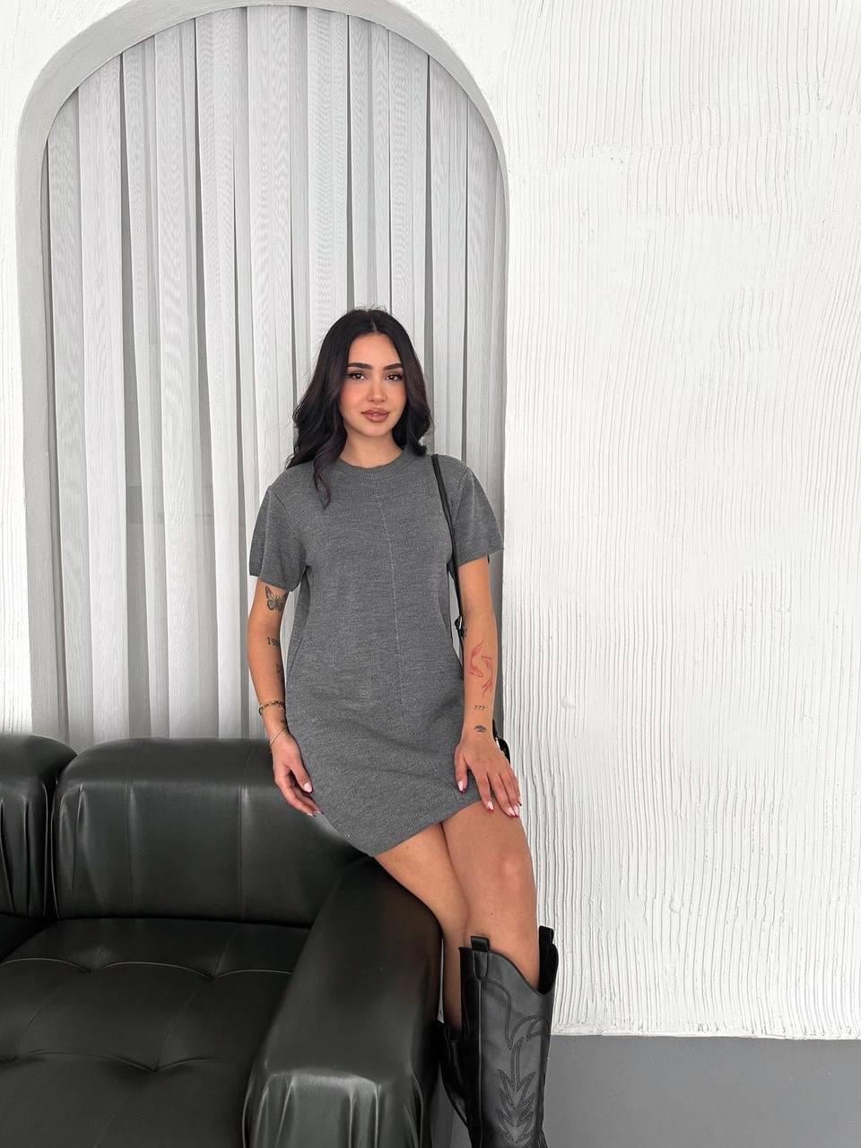 Önden Dikişli Gri Kısa Kollu Elbise 