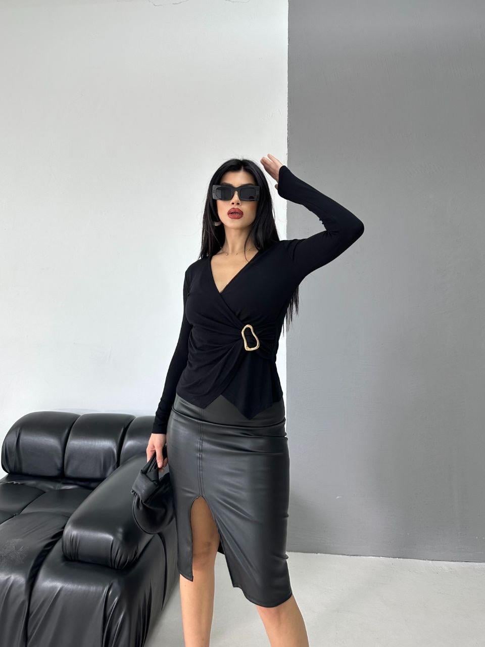 Siyah Gold Aksesuar Detaylı Kruvaze Bluz 