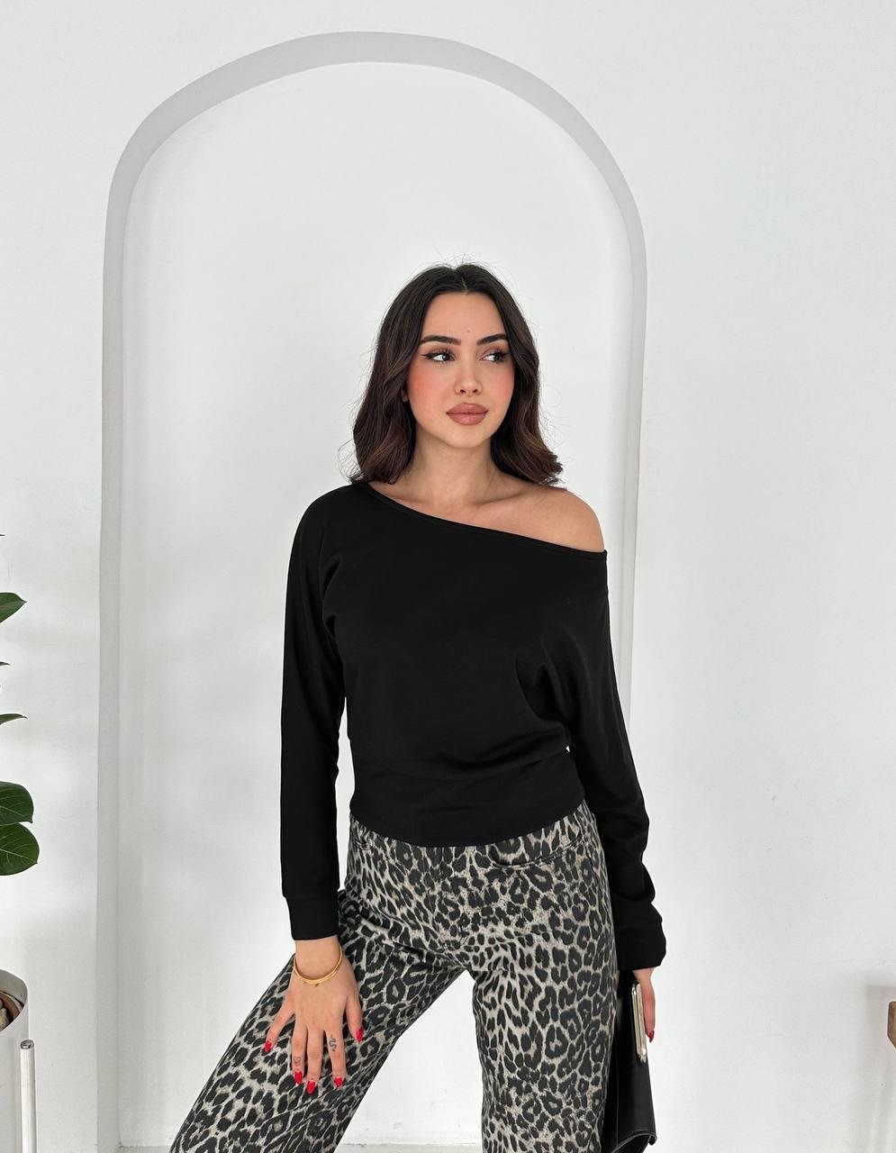 Siyah Kayıkyaka Modal Kumaş Bluz
