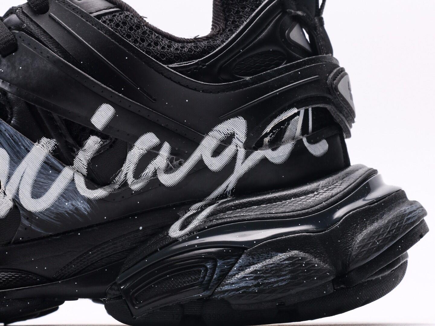 Balenciaga Triple S – Bold Chunky Dad Sneaker Balenciaga
