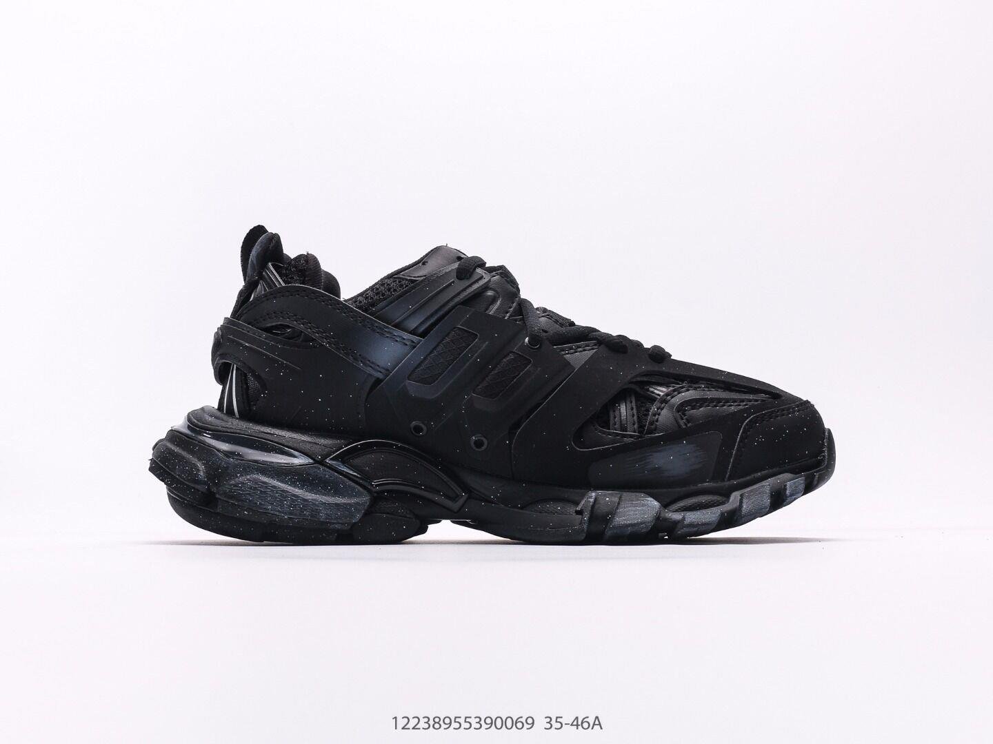 Balenciaga Triple S – Bold Chunky Dad Sneaker Balenciaga