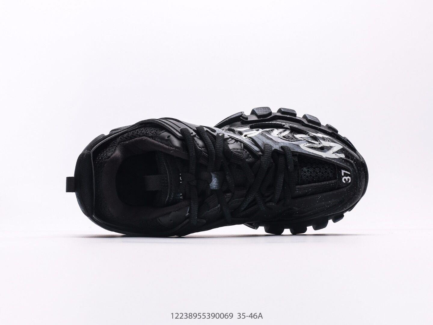 Balenciaga Triple S – Bold Chunky Dad Sneaker Balenciaga