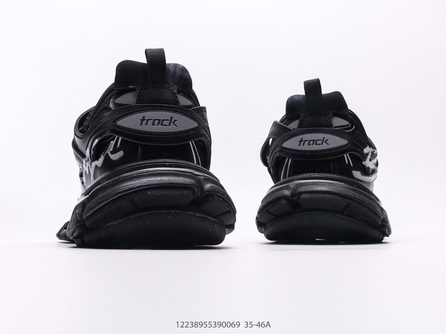Balenciaga Triple S – Bold Chunky Dad Sneaker Balenciaga