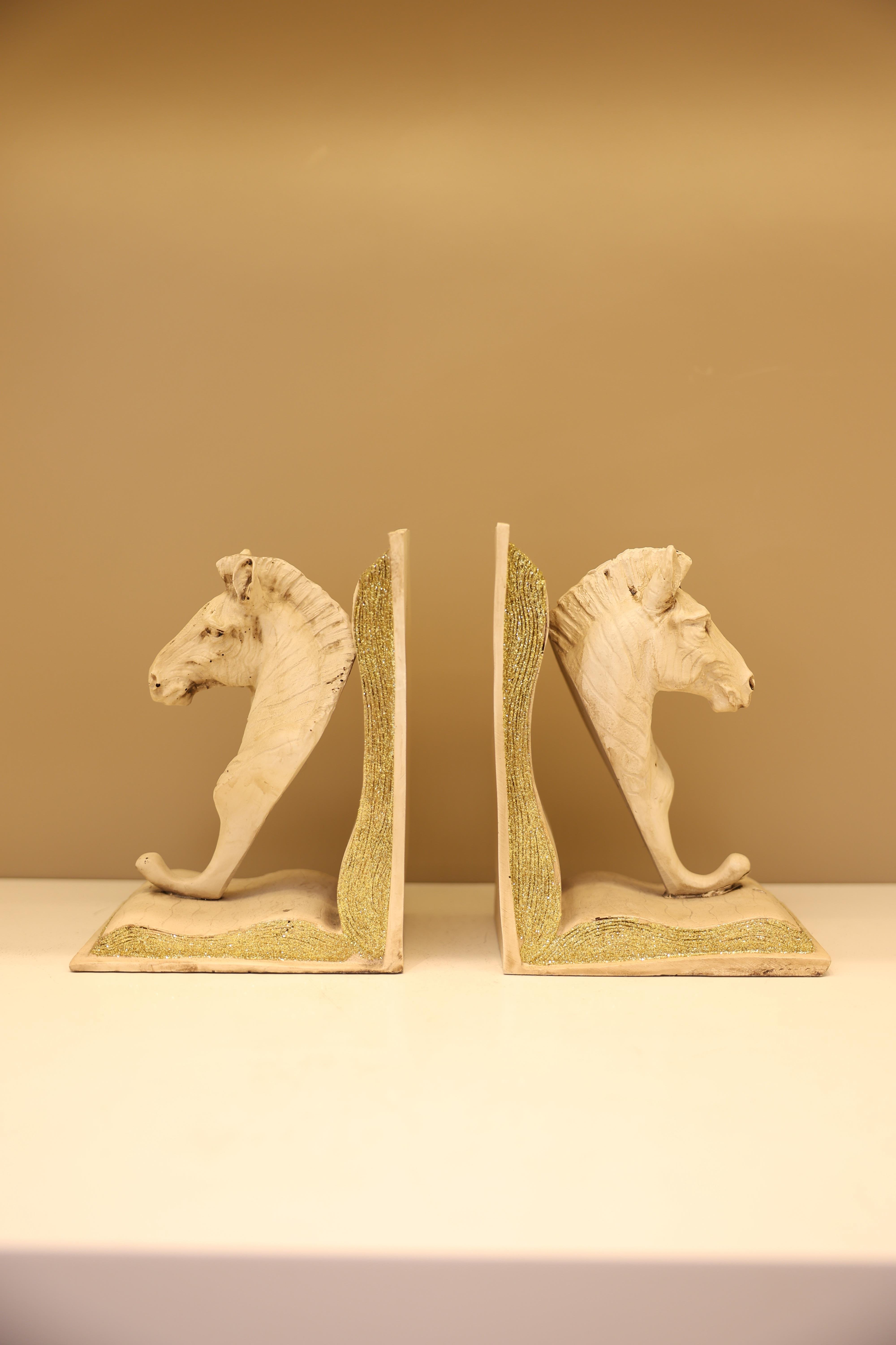 Atlı Kitap Tutacağı