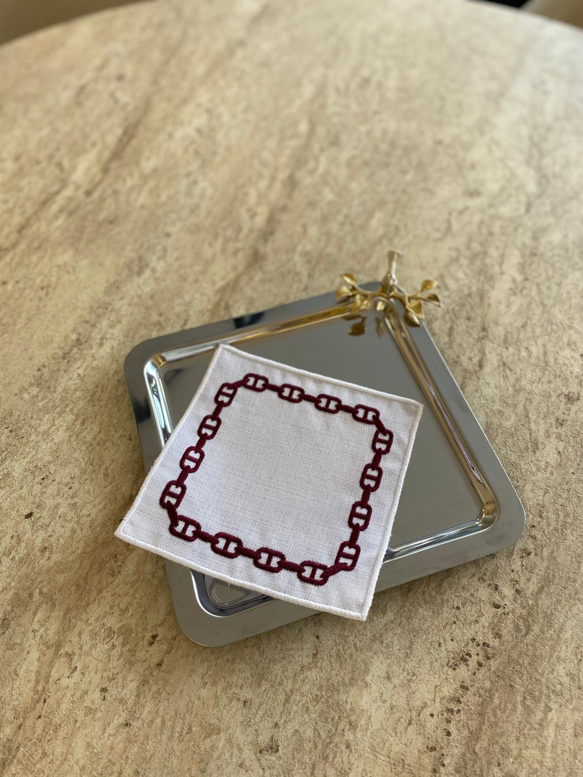 bordo nakışlı sunum peçetesi