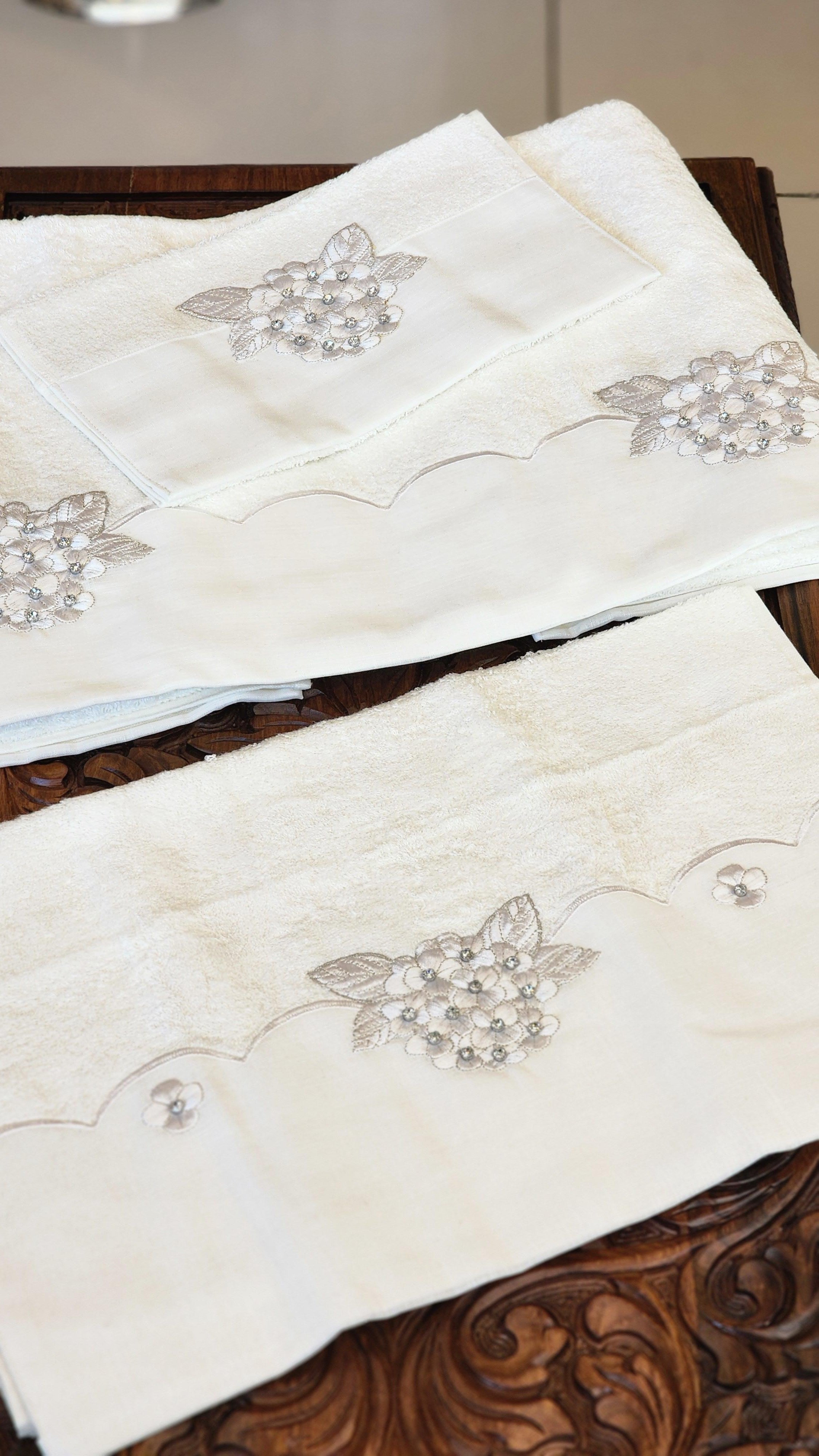 Beyaz 3'lü Hamam Seti 