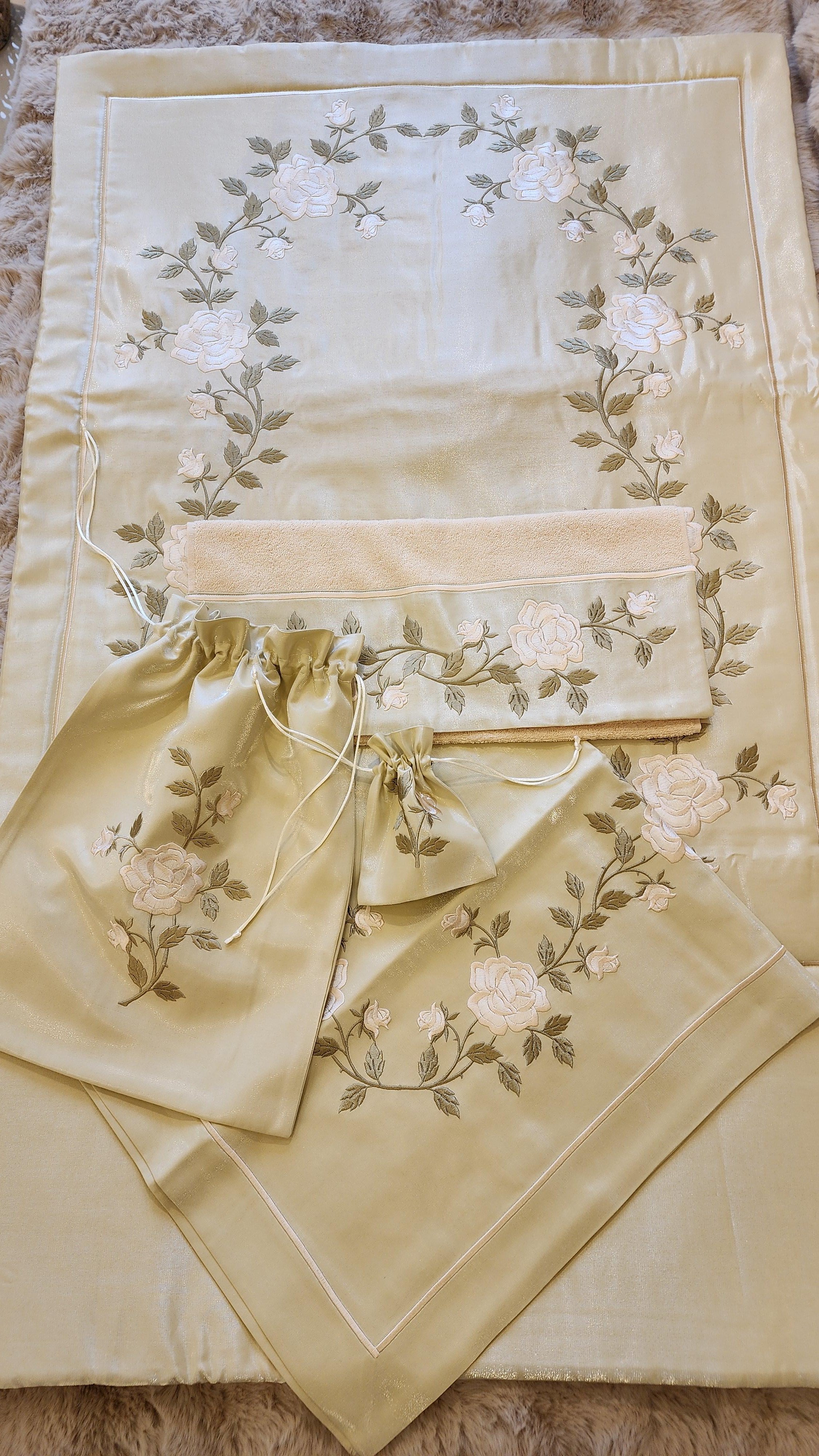 Gül Desen Seccade Bohça Seti 