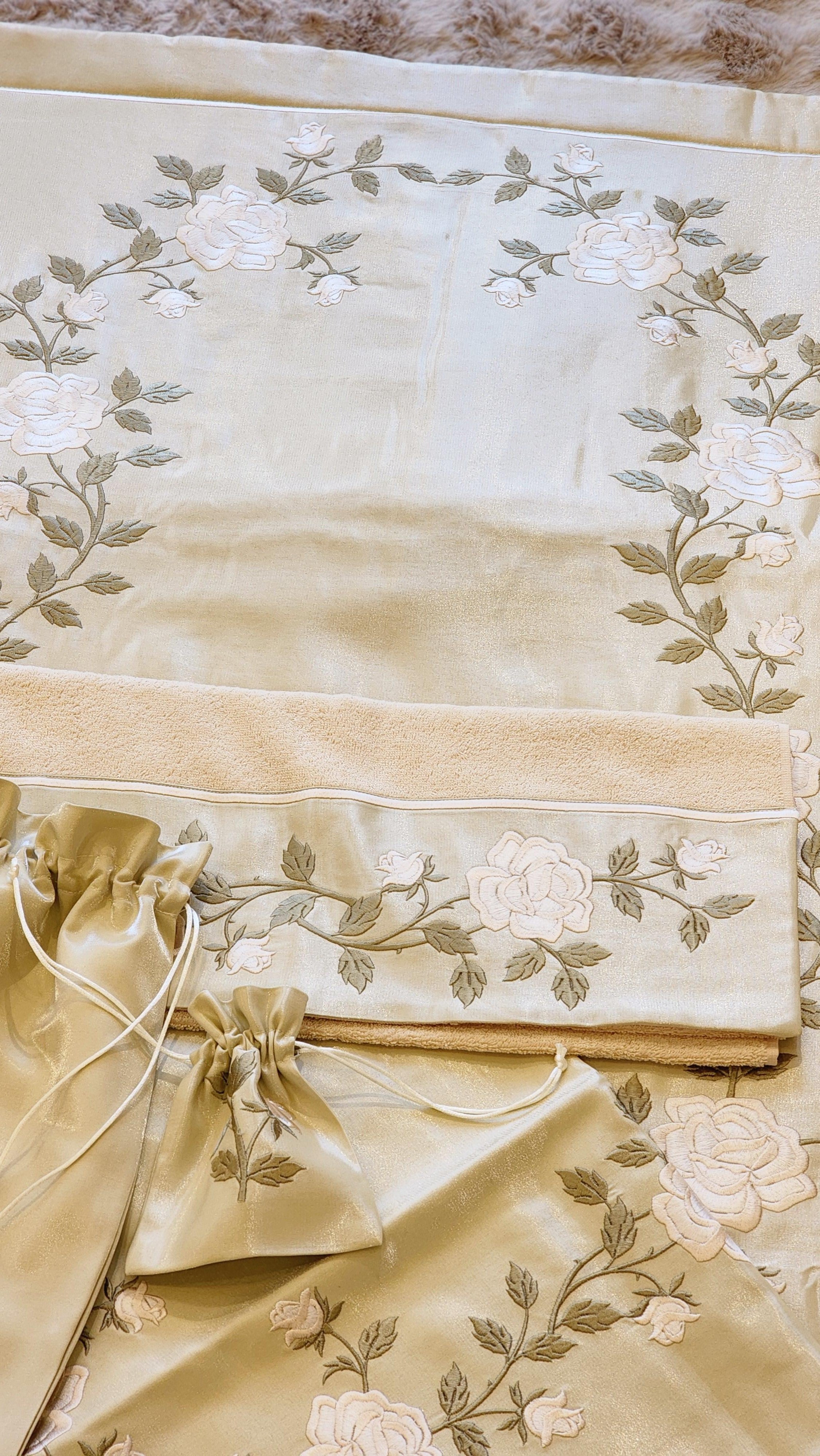 Gül Desen Seccade Bohça Seti 