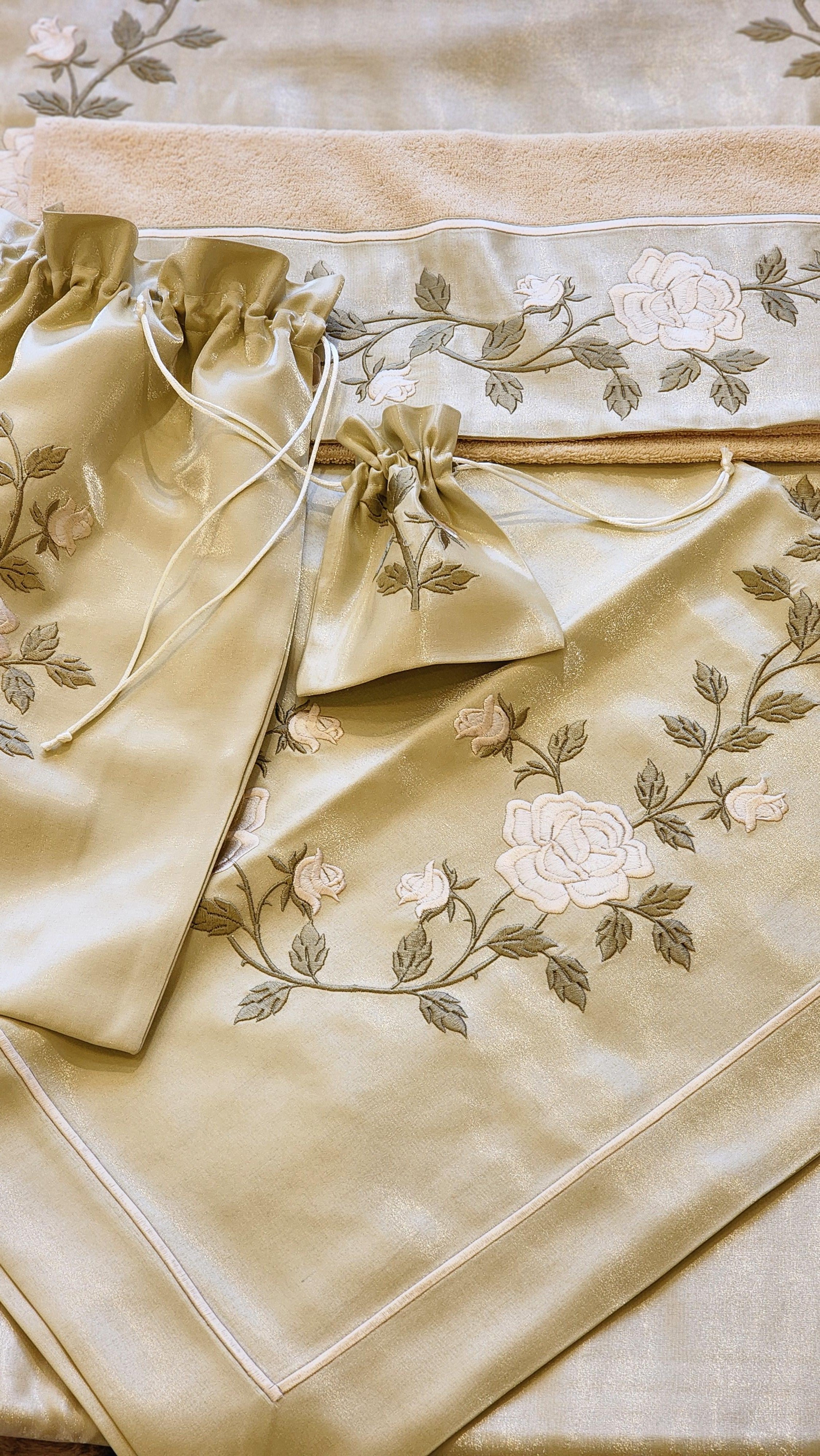 Gül Desen Seccade Bohça Seti 