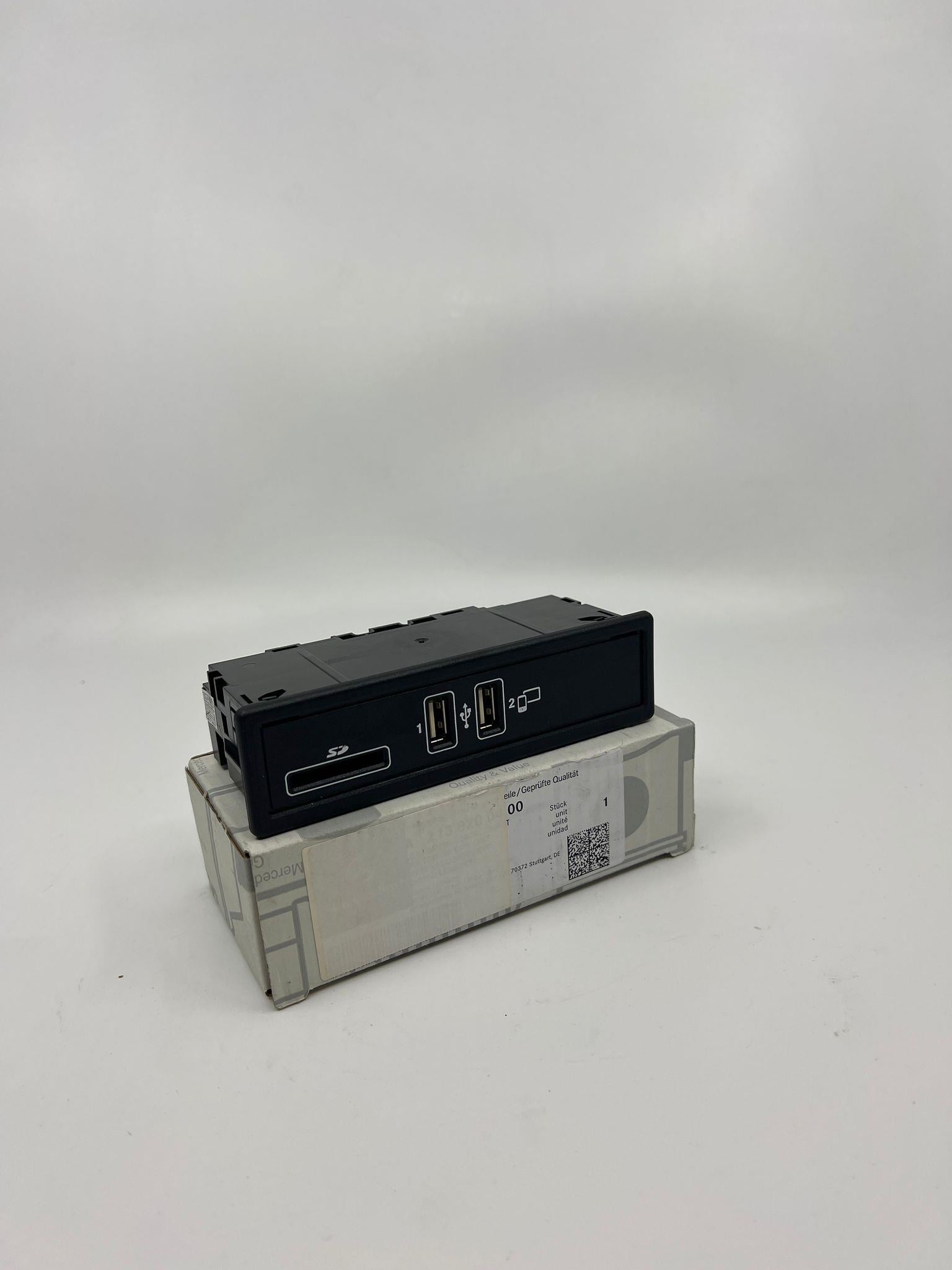 Mercedes USB Priz A213 820 04 00