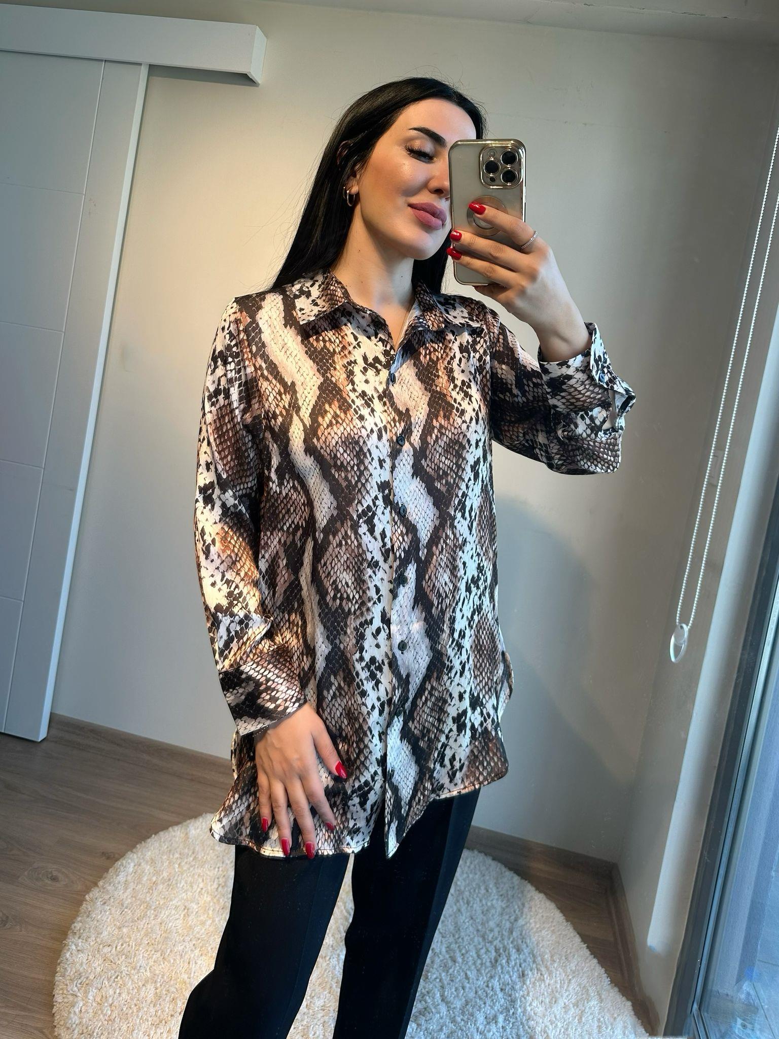 Yılan Desenli Gömlek