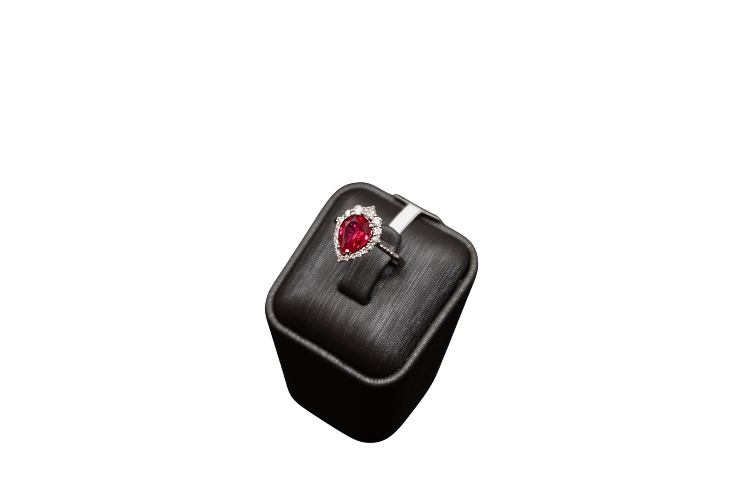 1,93 KARAT DİFÜZYON YAKUT PIRLANTA SET
