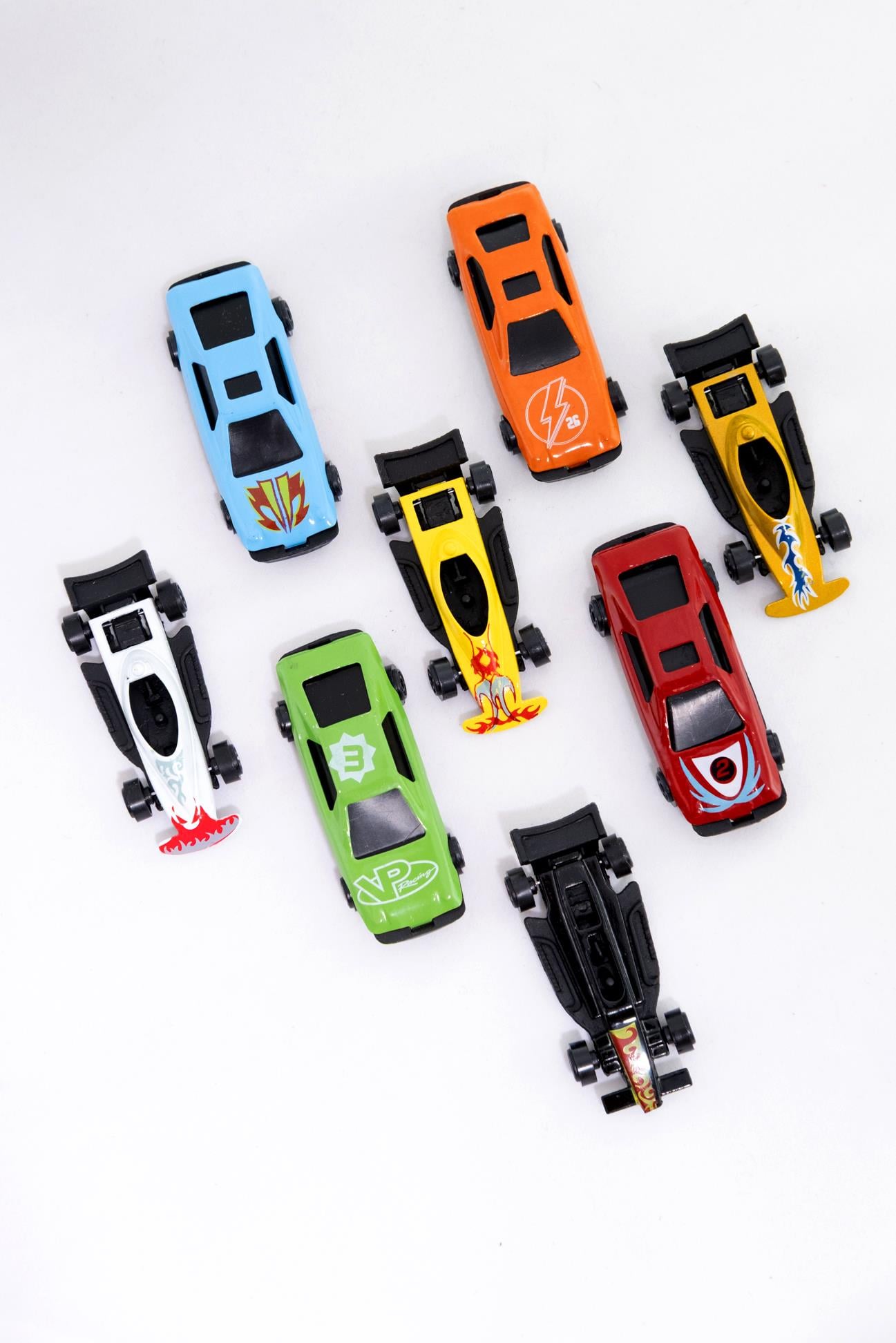8 Mini Oyuncak Araba