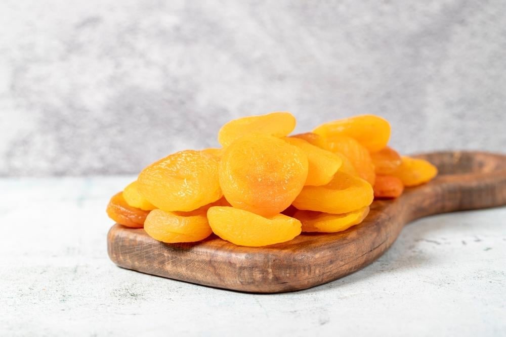 Sarı Kuru Kayısı (1 kg) – Doğal Tatlılık, Altın Renkli Enerji