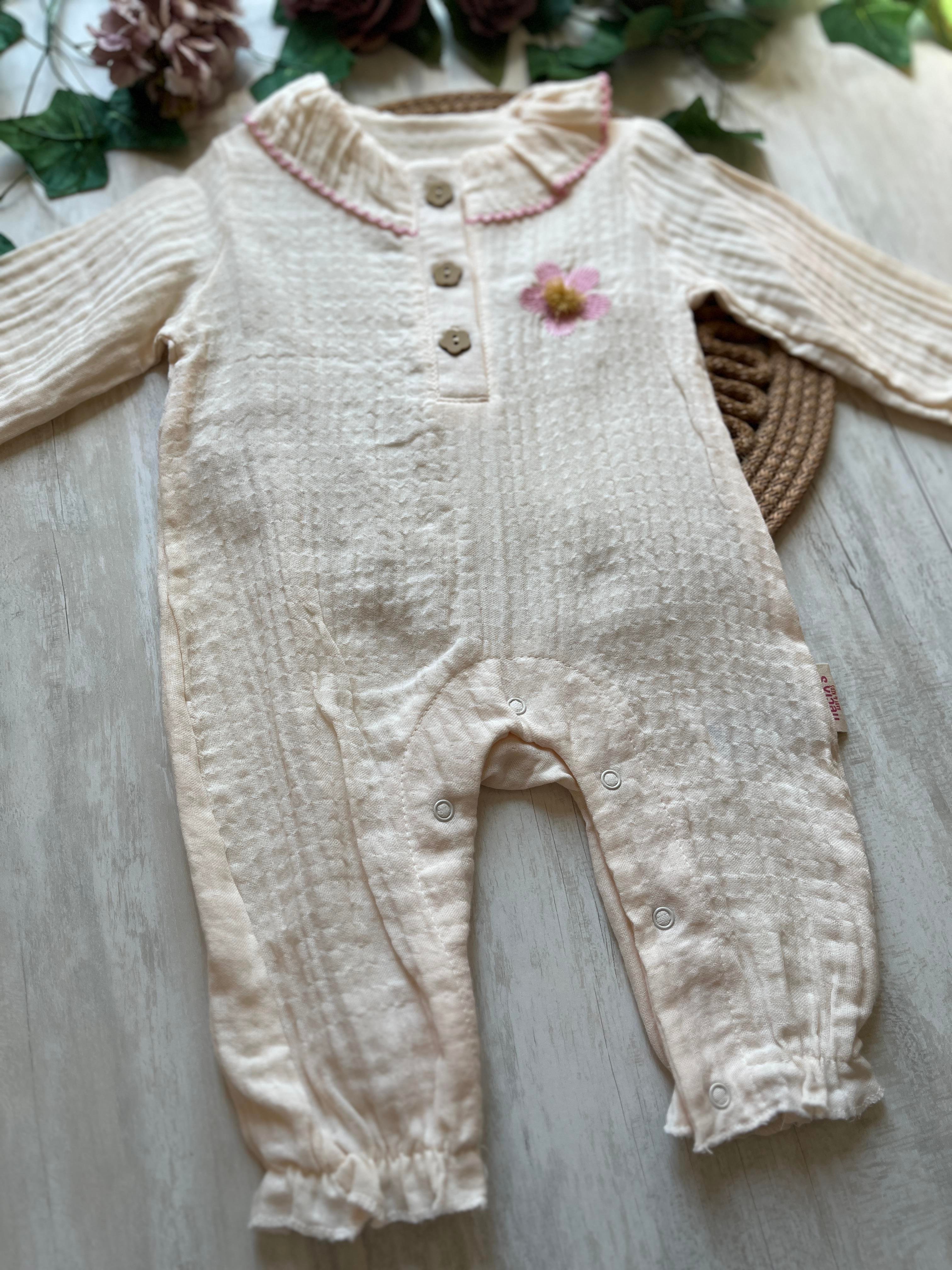 Müslin Çiçek Desenli Kız Bebek Tulum Vanilya