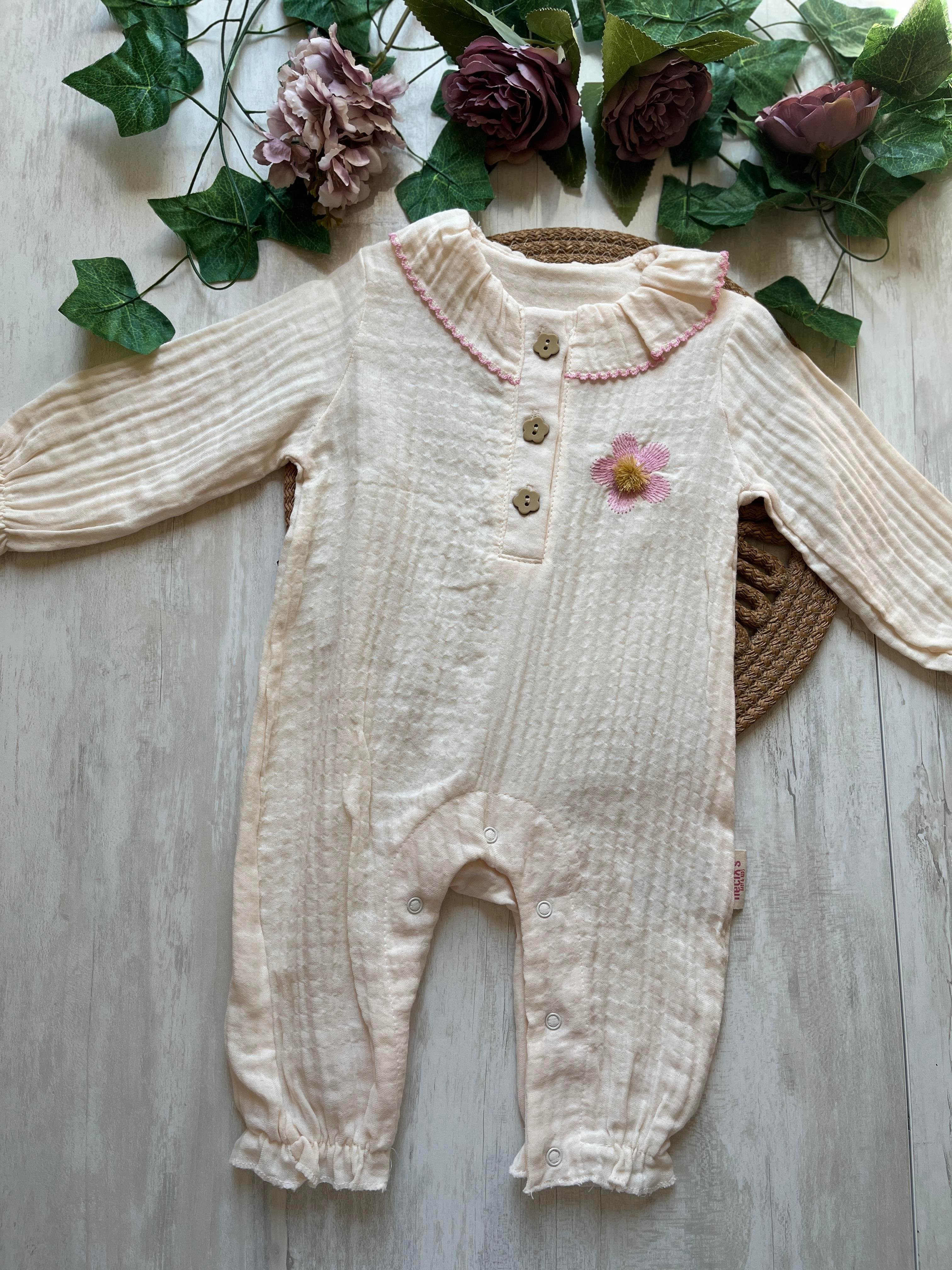 Müslin Çiçek Desenli Kız Bebek Tulum Vanilya