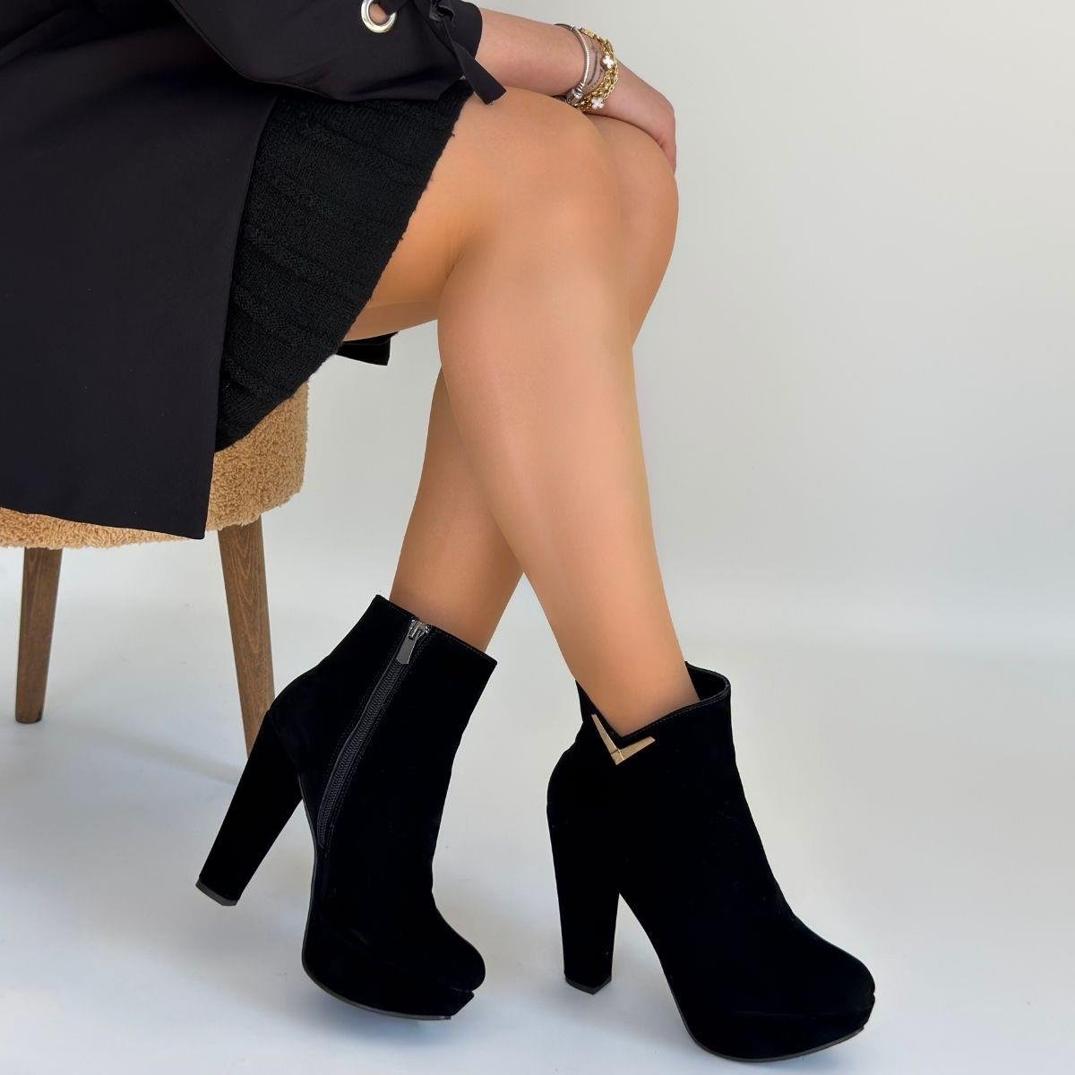 Denta Siyah Süet Topuklu Bot