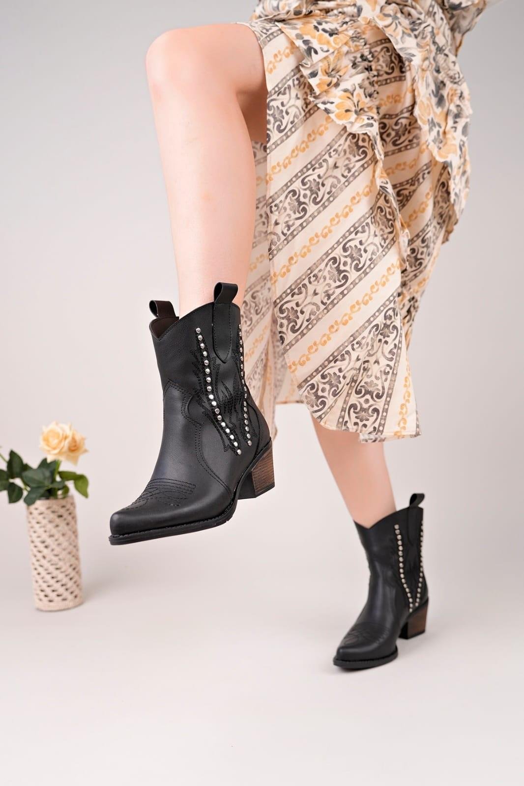 Matin Siyah Cilt Topuklu Bot