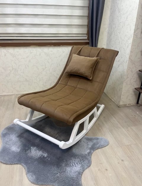 Miskin Açık Kahve Puflu Sallanan Sandalye 