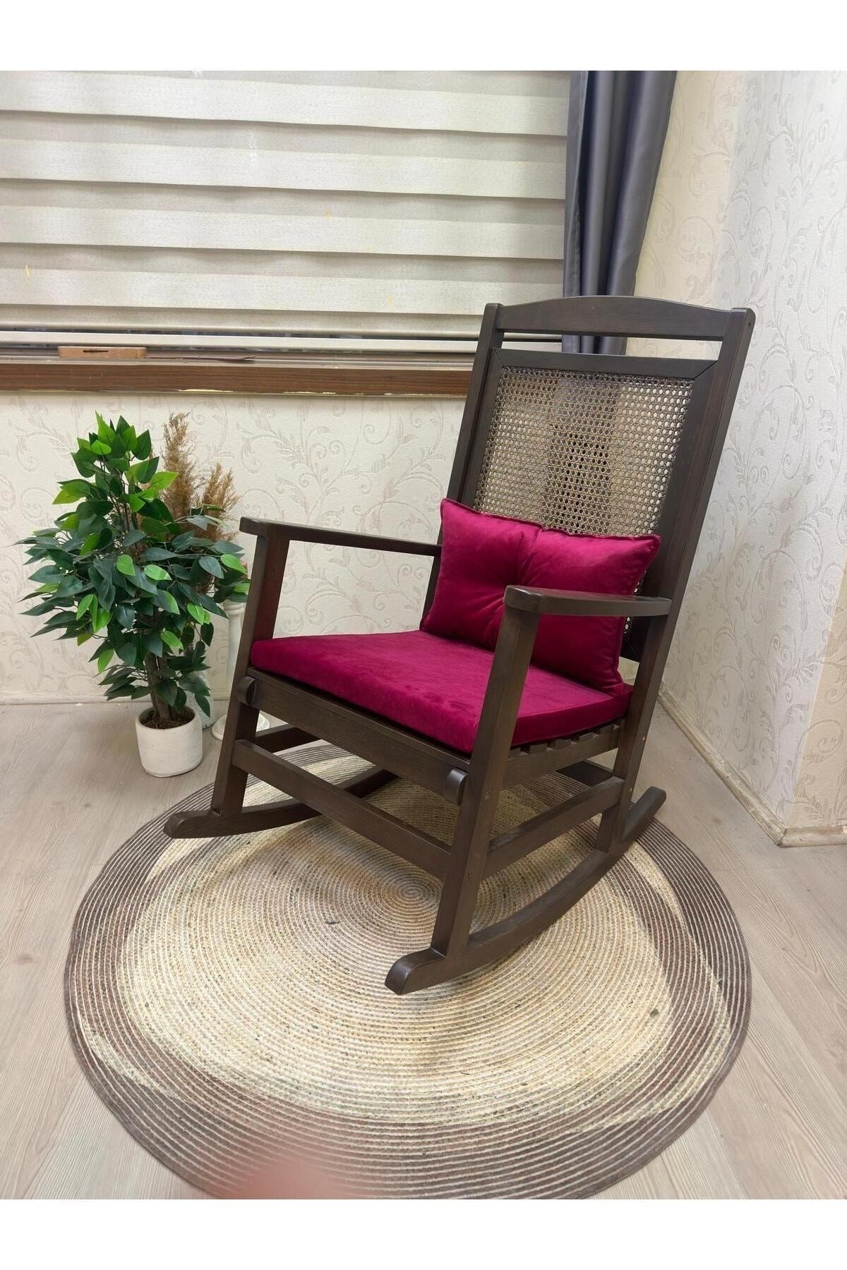 Veranda Naturel Krem Minderli Hasırlı Sallanan Sandalye Hazeranlı Dinlenme Koltuğu