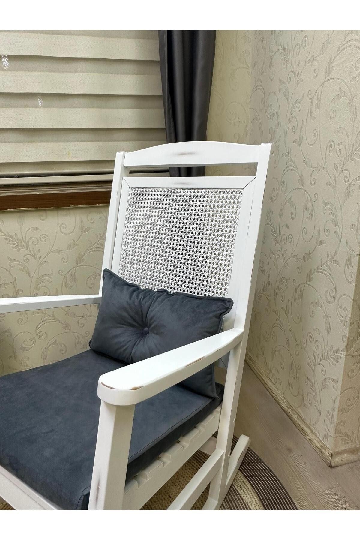 Veranda Naturel Krem Minderli Hasırlı Sallanan Sandalye Hazeranlı Dinlenme Koltuğu
