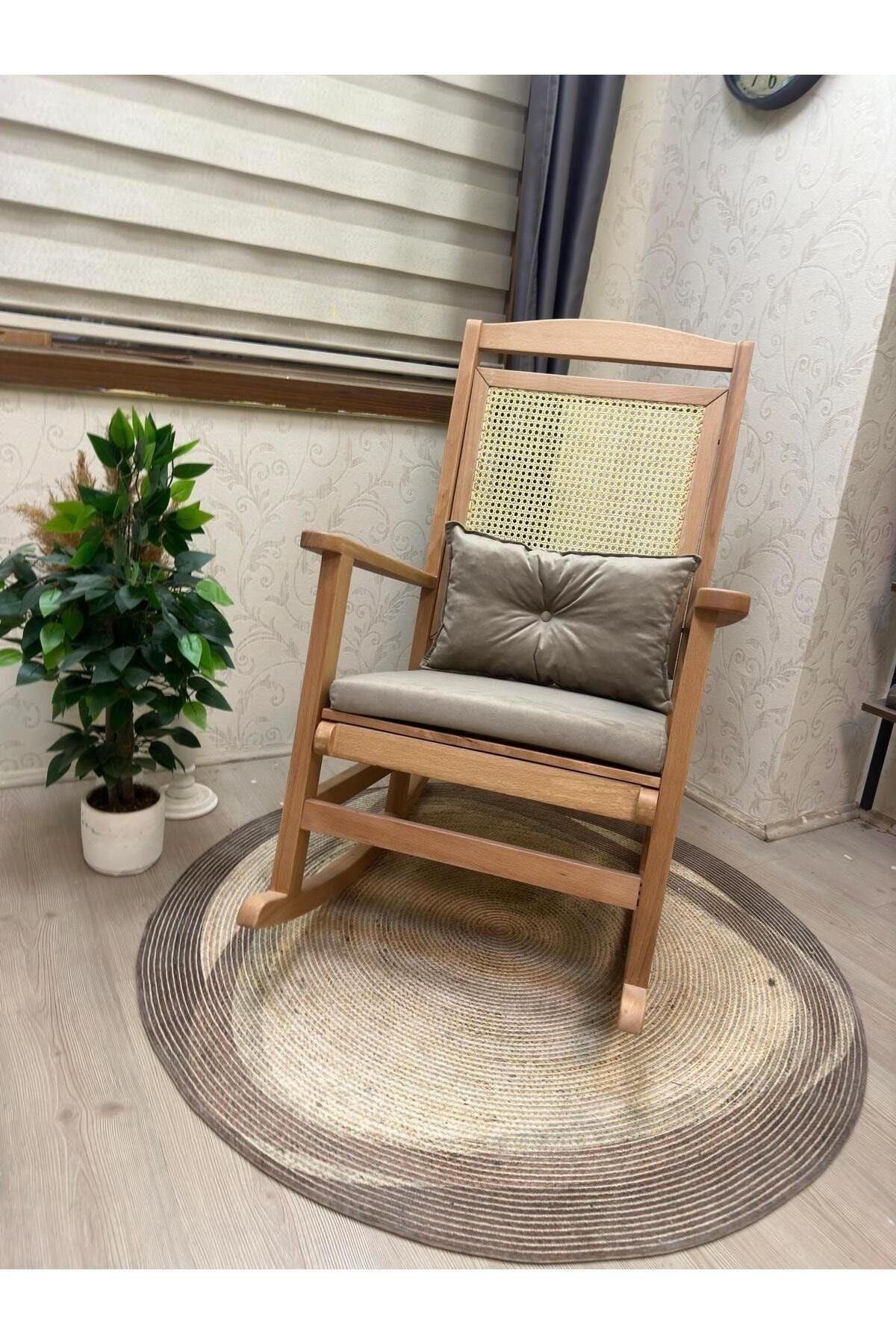 Veranda Naturel Krem Minderli Hasırlı Sallanan Sandalye Hazeranlı Dinlenme Koltuğu