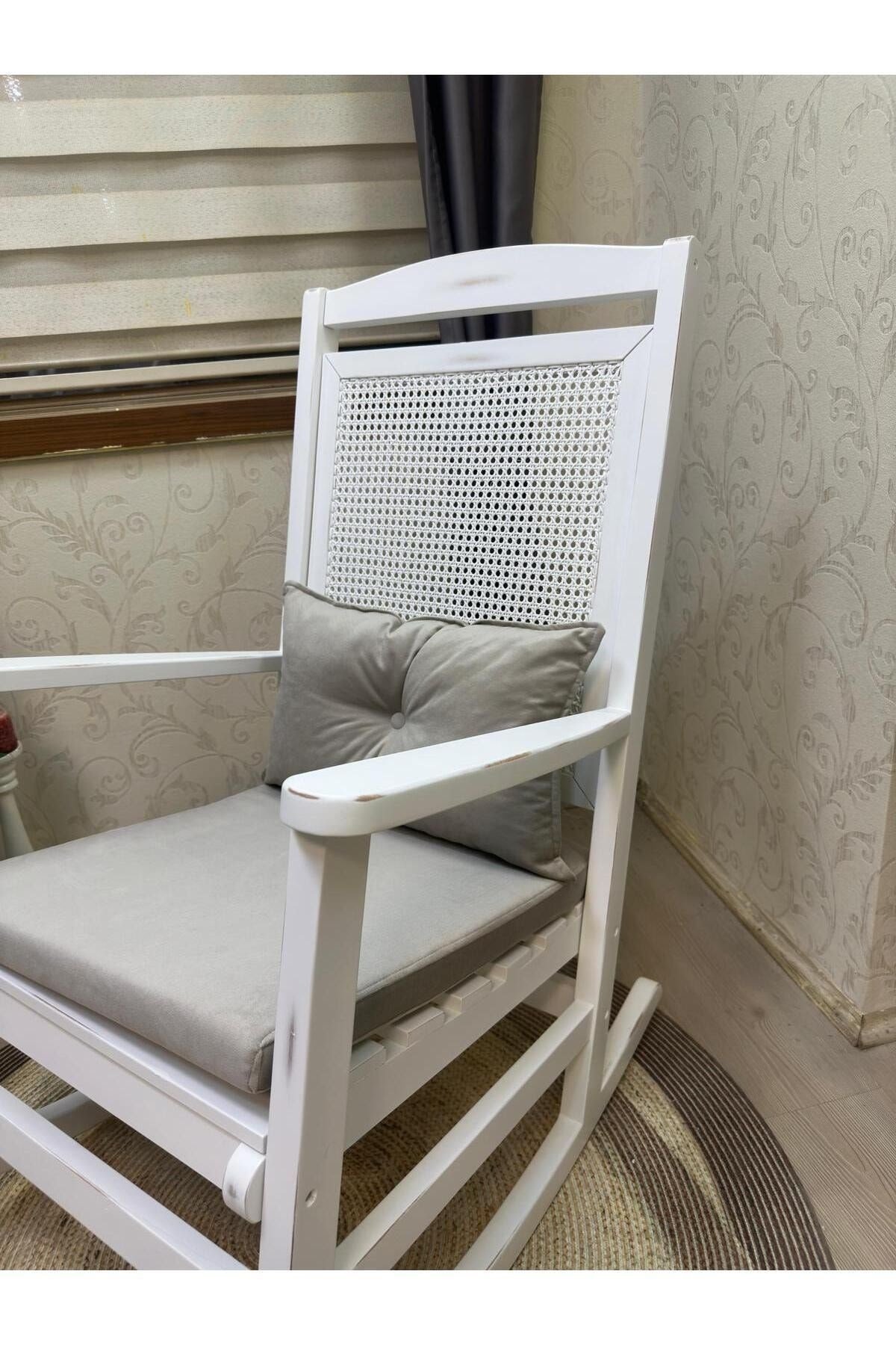 Veranda Naturel Krem Minderli Hasırlı Sallanan Sandalye Hazeranlı Dinlenme Koltuğu