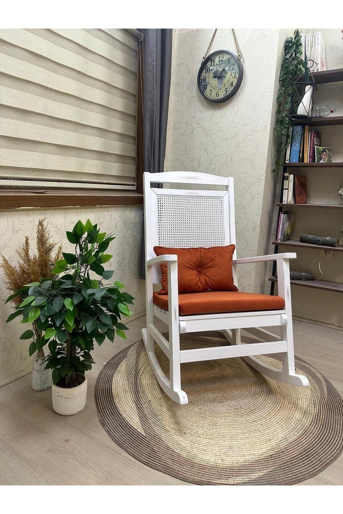 Veranda Naturel Krem Minderli Hasırlı Sallanan Sandalye Hazeranlı Dinlenme Koltuğu
