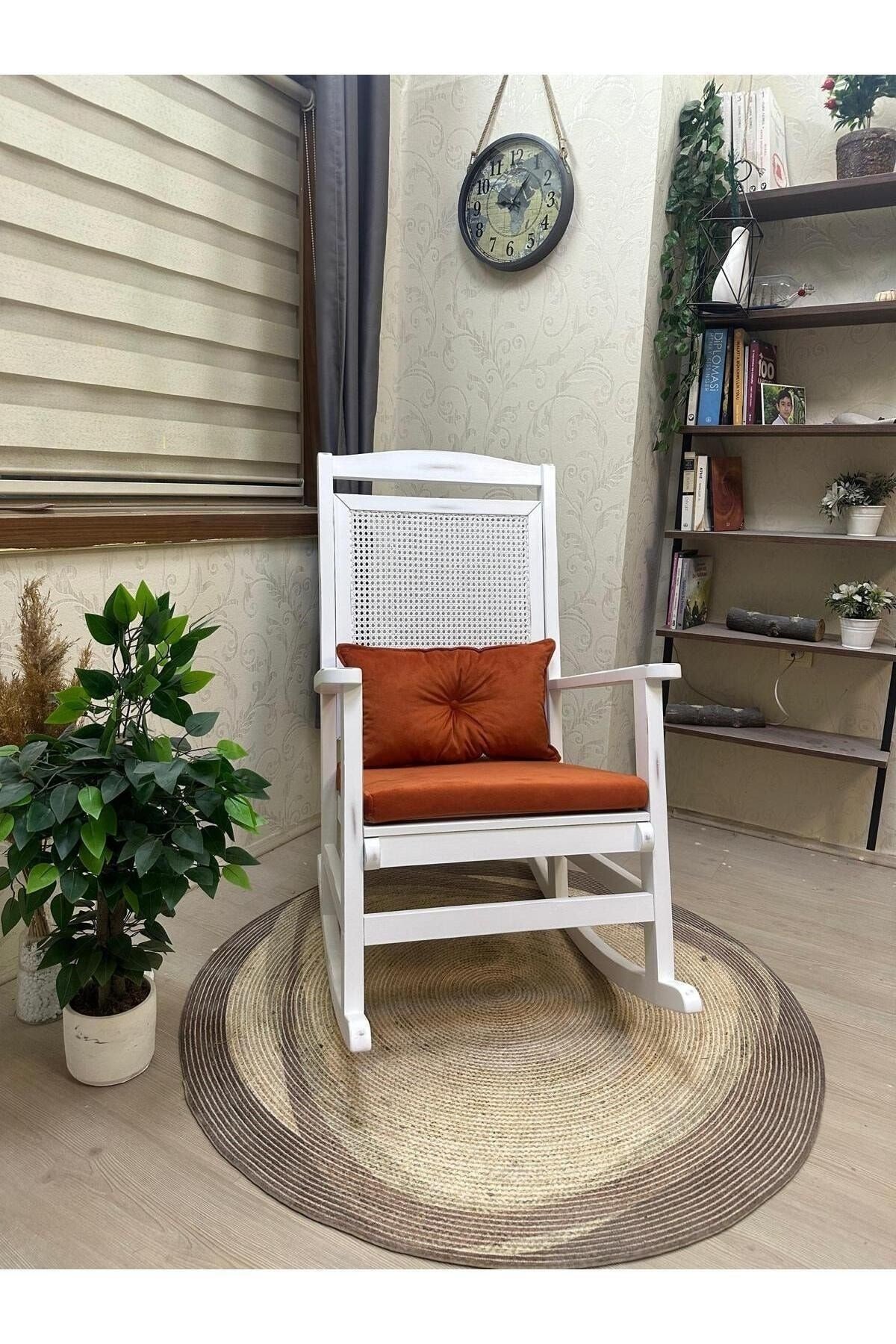 Veranda Naturel Krem Minderli Hasırlı Sallanan Sandalye Hazeranlı Dinlenme Koltuğu