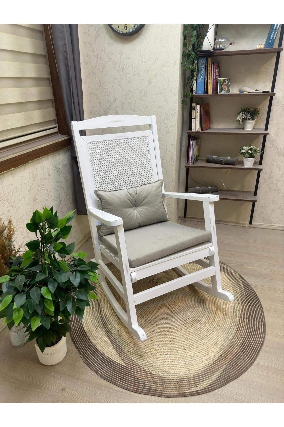 Veranda Naturel Krem Minderli Hasırlı Sallanan Sandalye Hazeranlı Dinlenme Koltuğu