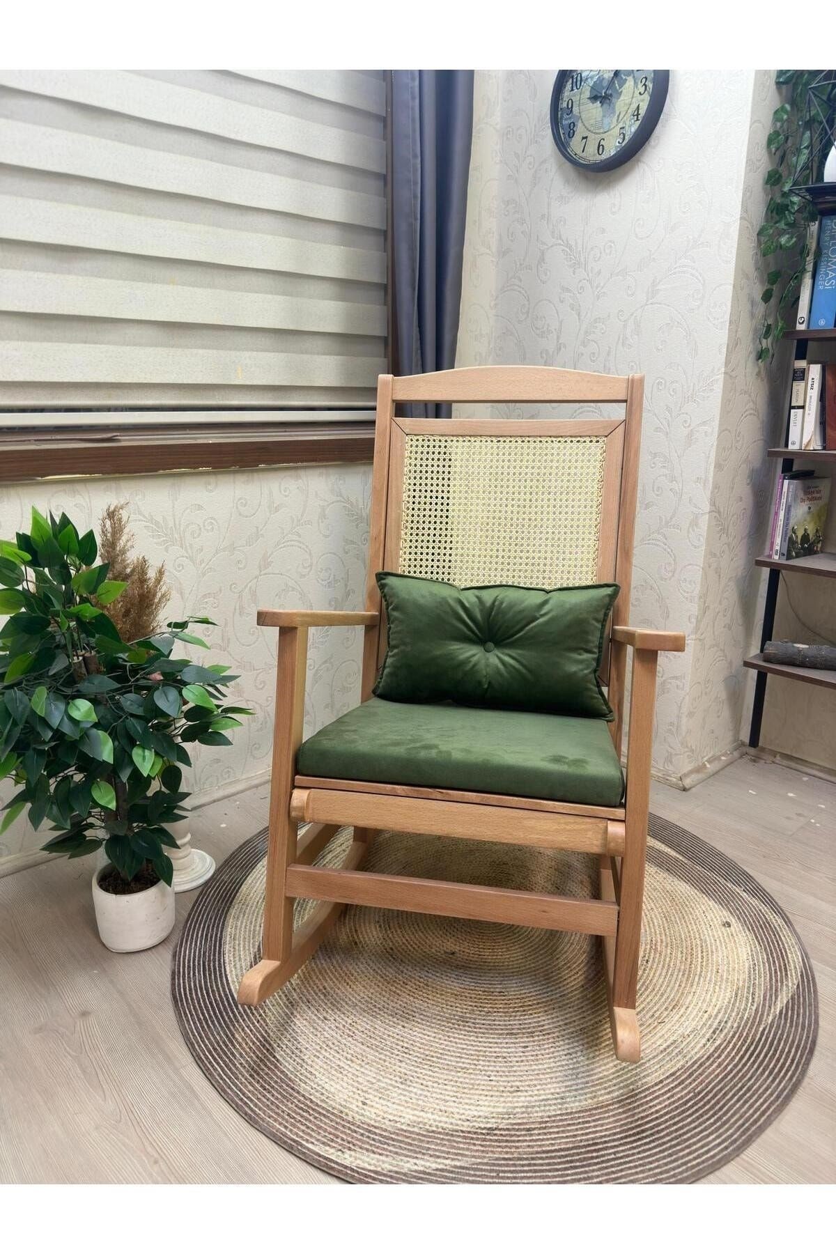Veranda Naturel Krem Minderli Hasırlı Sallanan Sandalye Hazeranlı Dinlenme Koltuğu