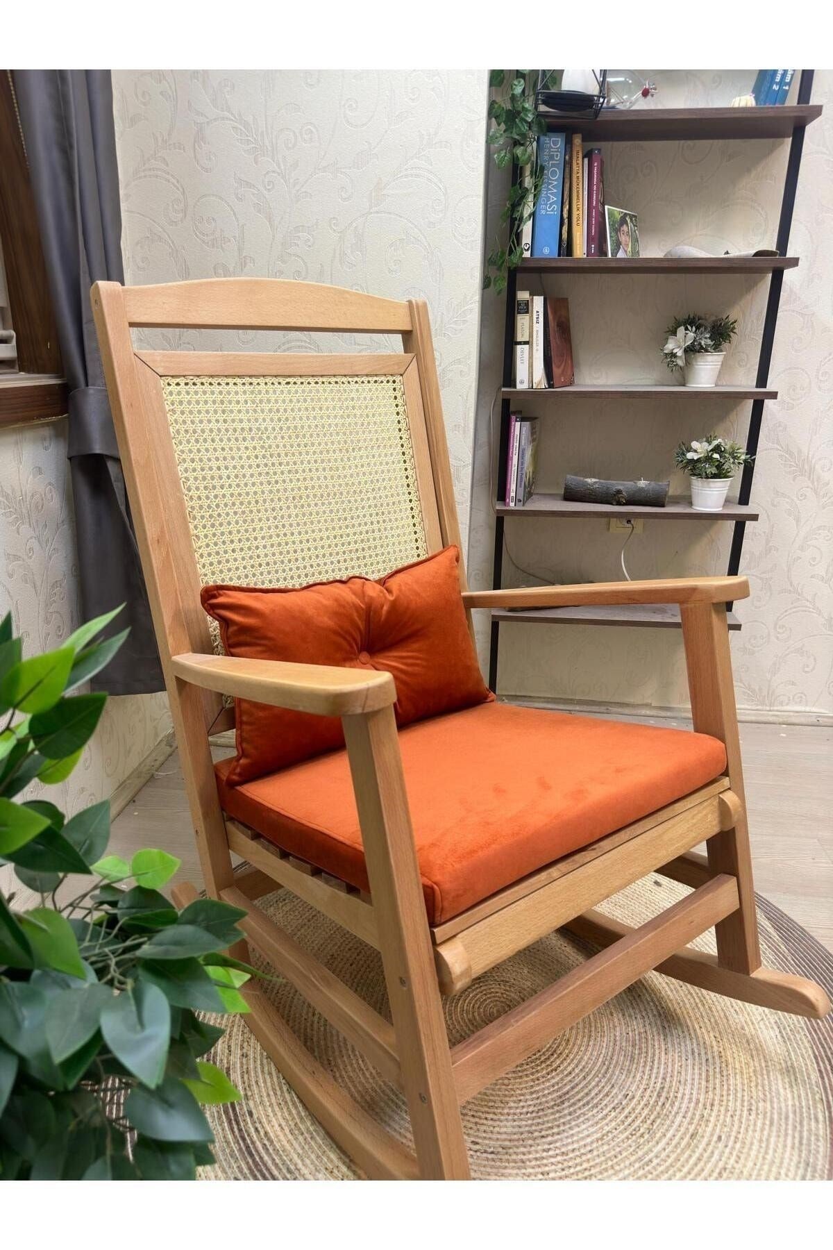 Veranda Naturel Krem Minderli Hasırlı Sallanan Sandalye Hazeranlı Dinlenme Koltuğu