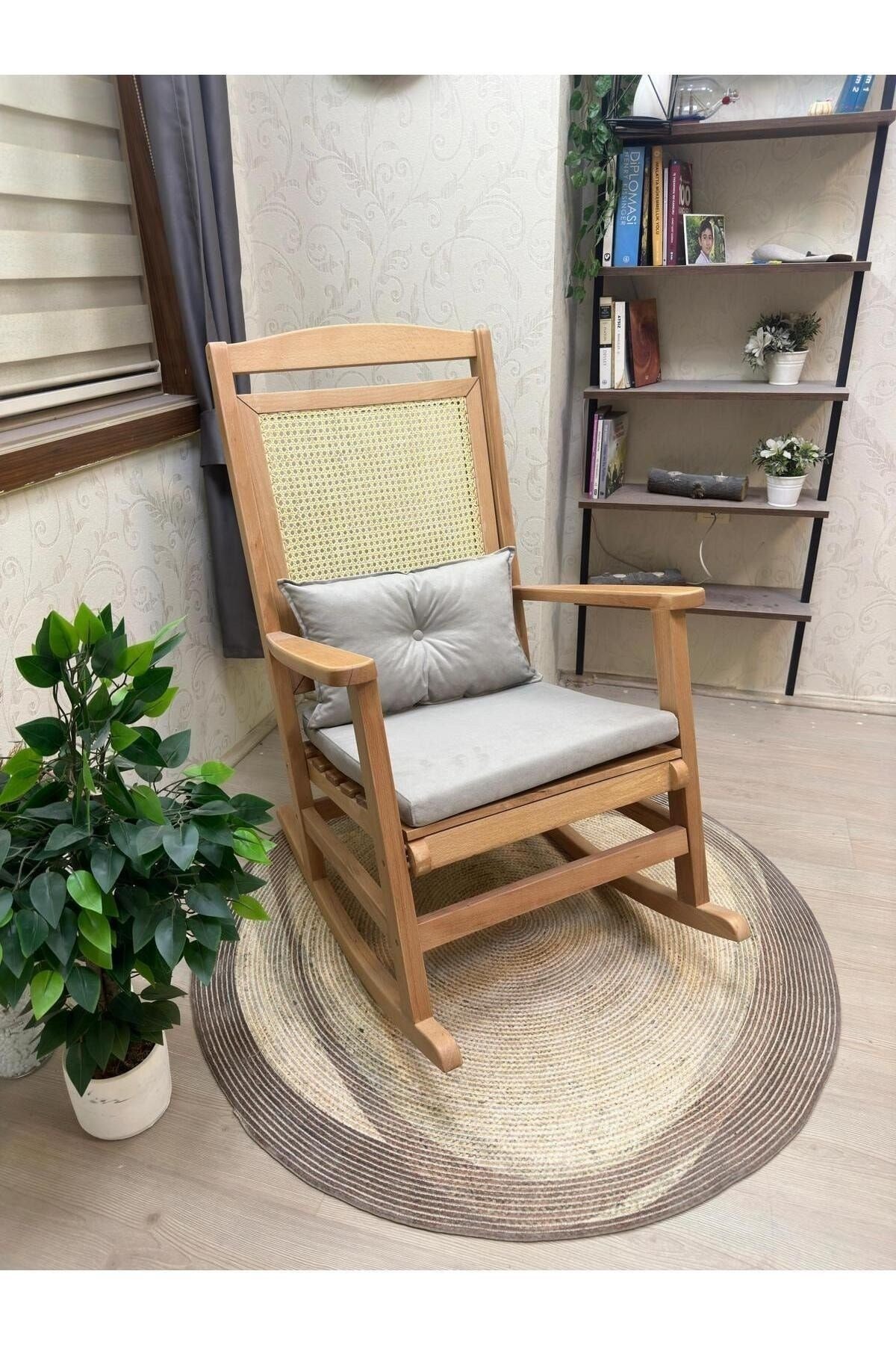 Veranda Naturel Krem Minderli Hasırlı Sallanan Sandalye Hazeranlı Dinlenme Koltuğu