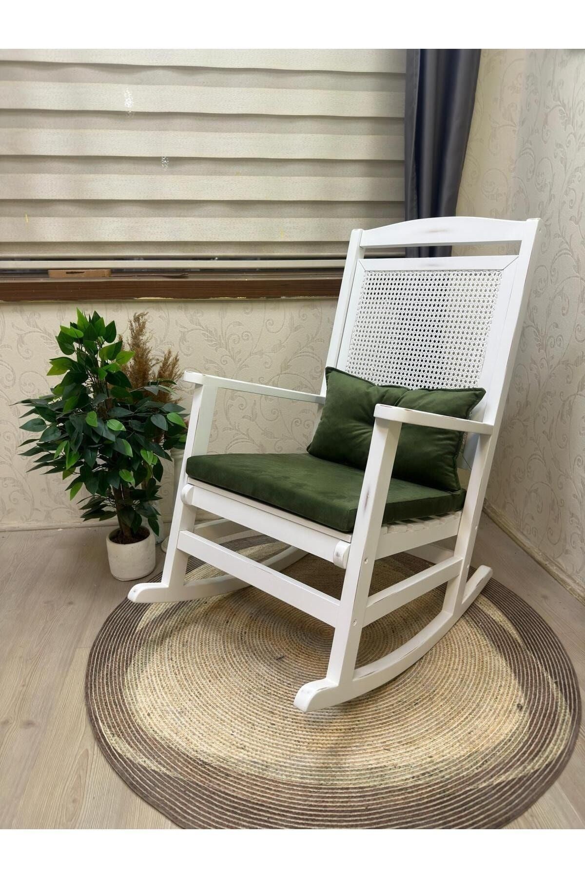 Veranda Naturel Krem Minderli Hasırlı Sallanan Sandalye Hazeranlı Dinlenme Koltuğu