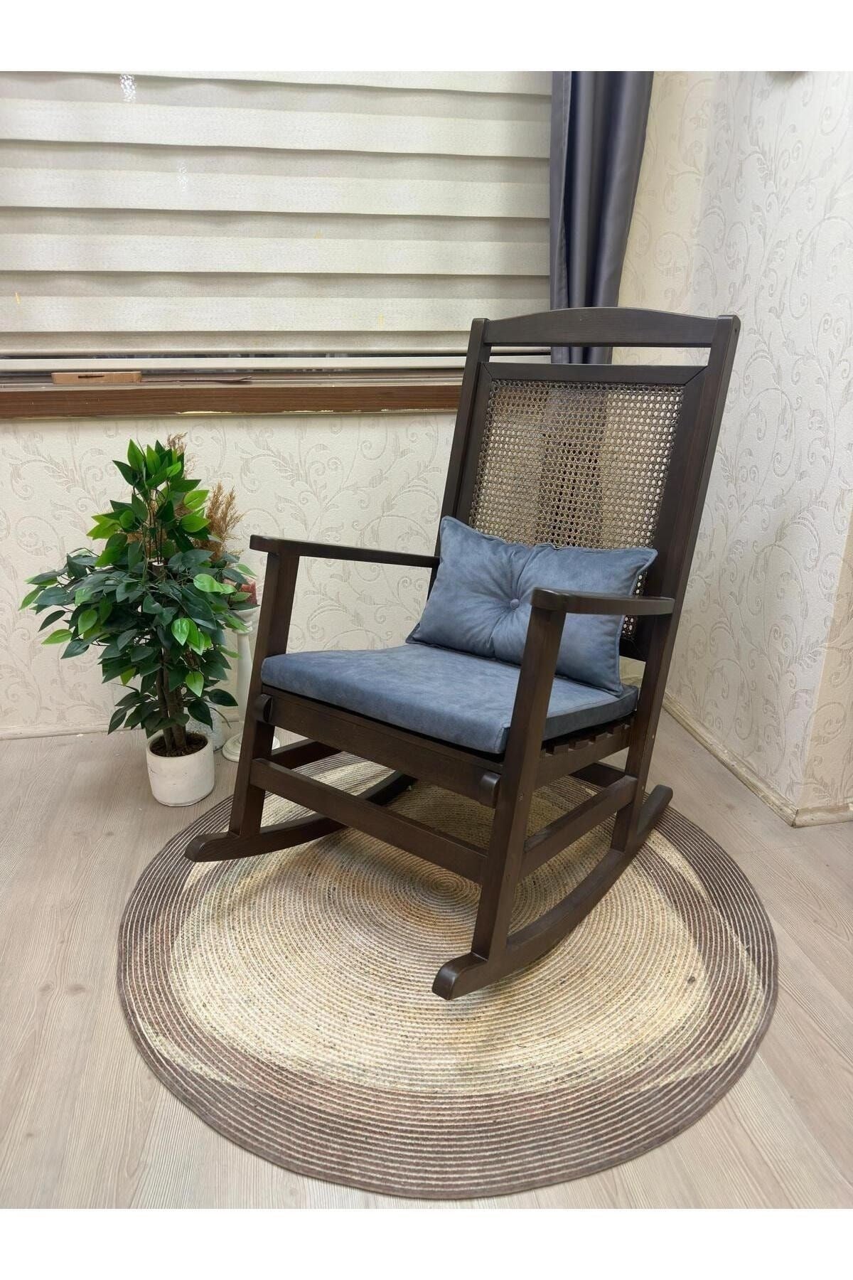 Veranda Naturel Krem Minderli Hasırlı Sallanan Sandalye Hazeranlı Dinlenme Koltuğu