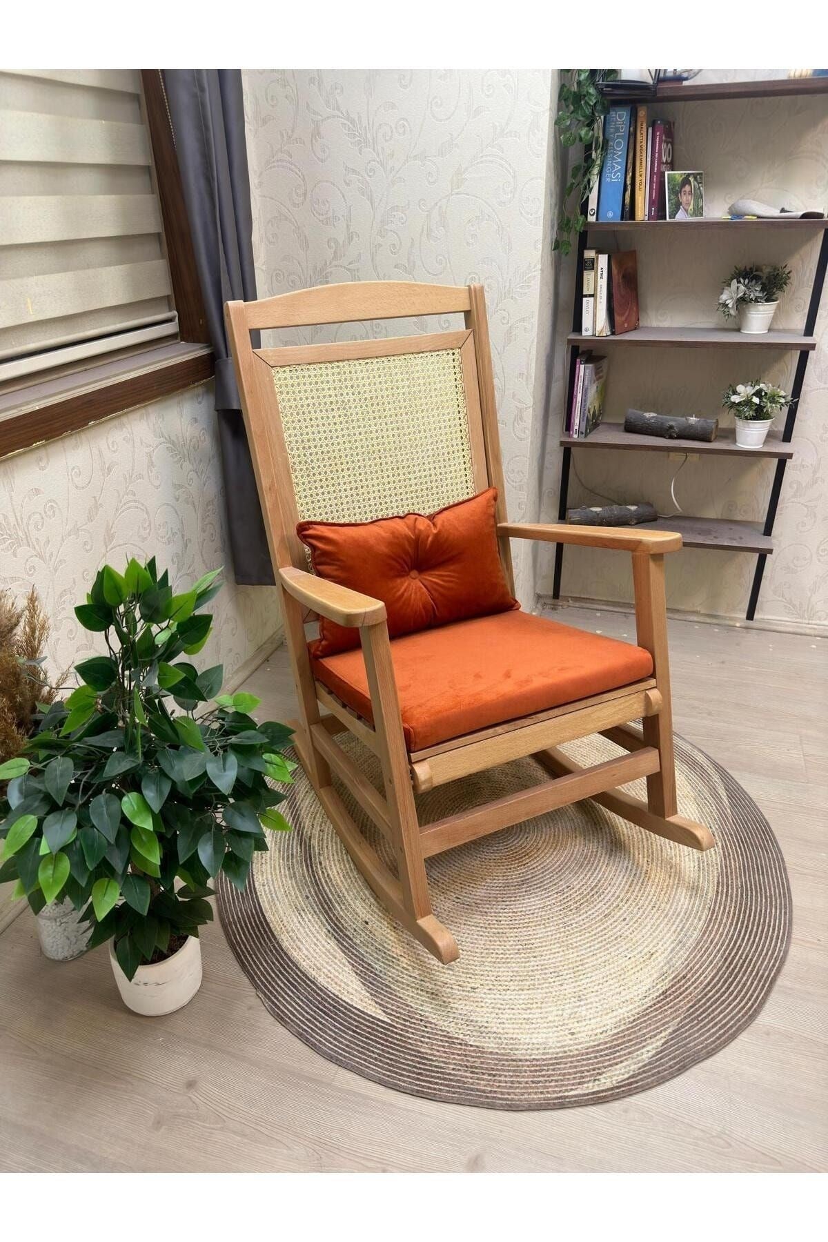 Veranda Naturel Krem Minderli Hasırlı Sallanan Sandalye Hazeranlı Dinlenme Koltuğu