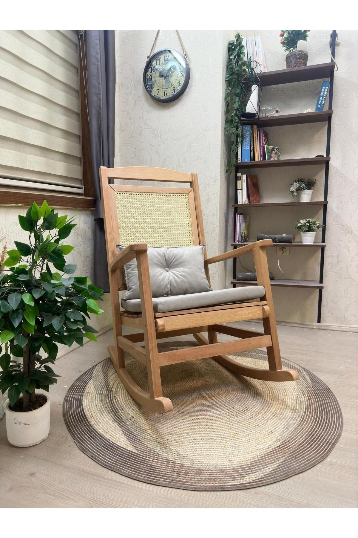 Veranda Naturel Krem Minderli Hasırlı Sallanan Sandalye Hazeranlı Dinlenme Koltuğu