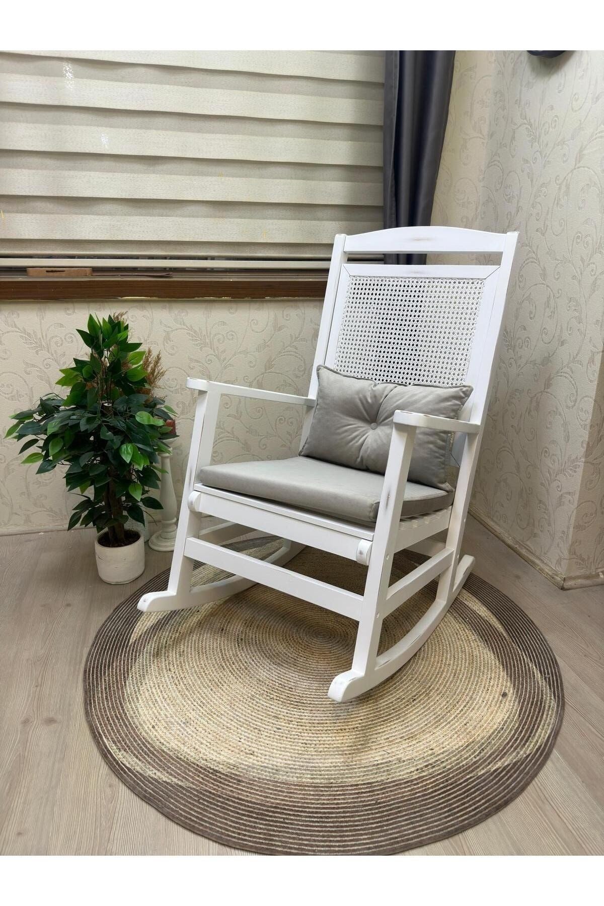 Veranda Naturel Krem Minderli Hasırlı Sallanan Sandalye Hazeranlı Dinlenme Koltuğu