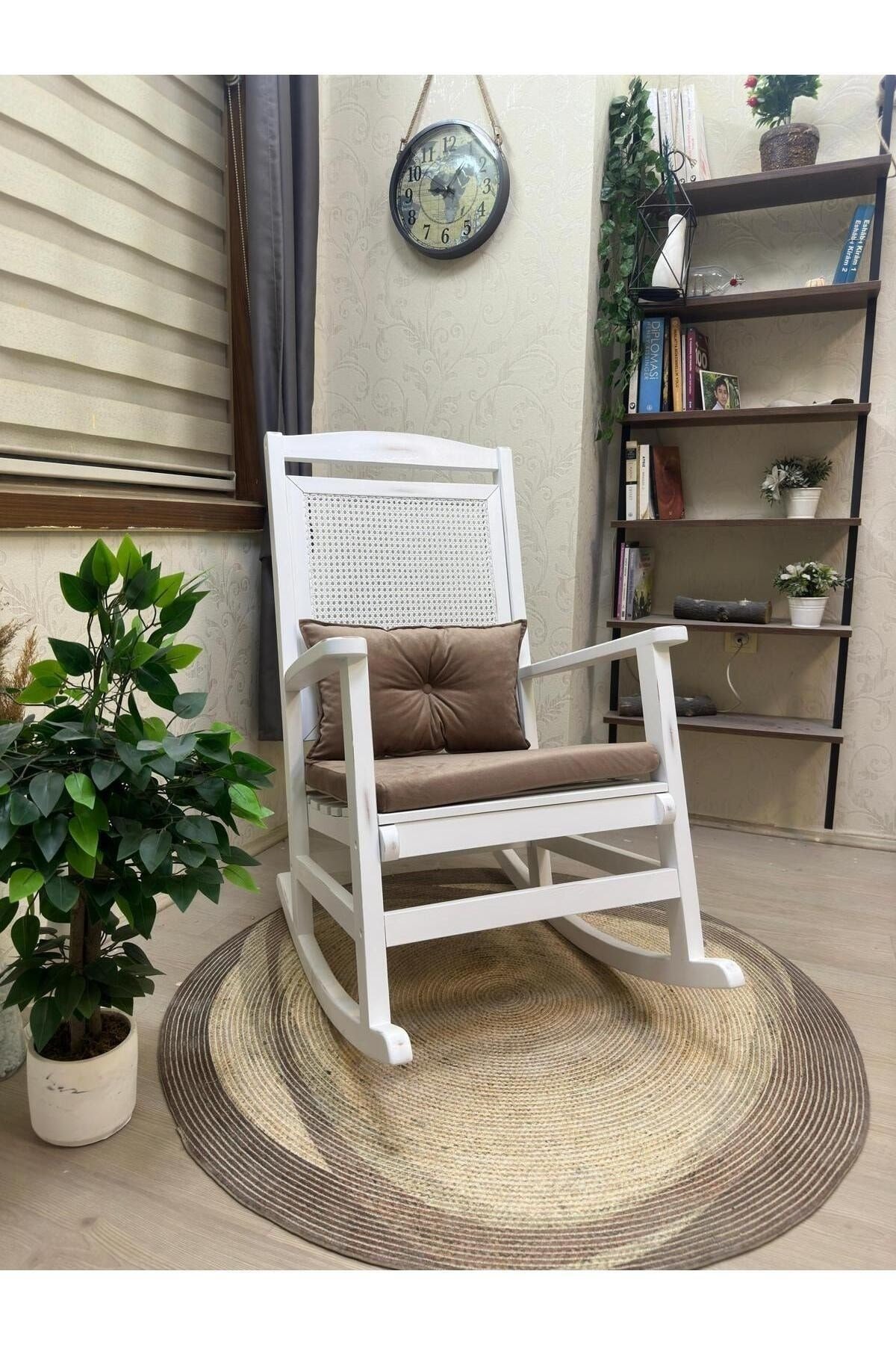 Veranda Naturel Krem Minderli Hasırlı Sallanan Sandalye Hazeranlı Dinlenme Koltuğu