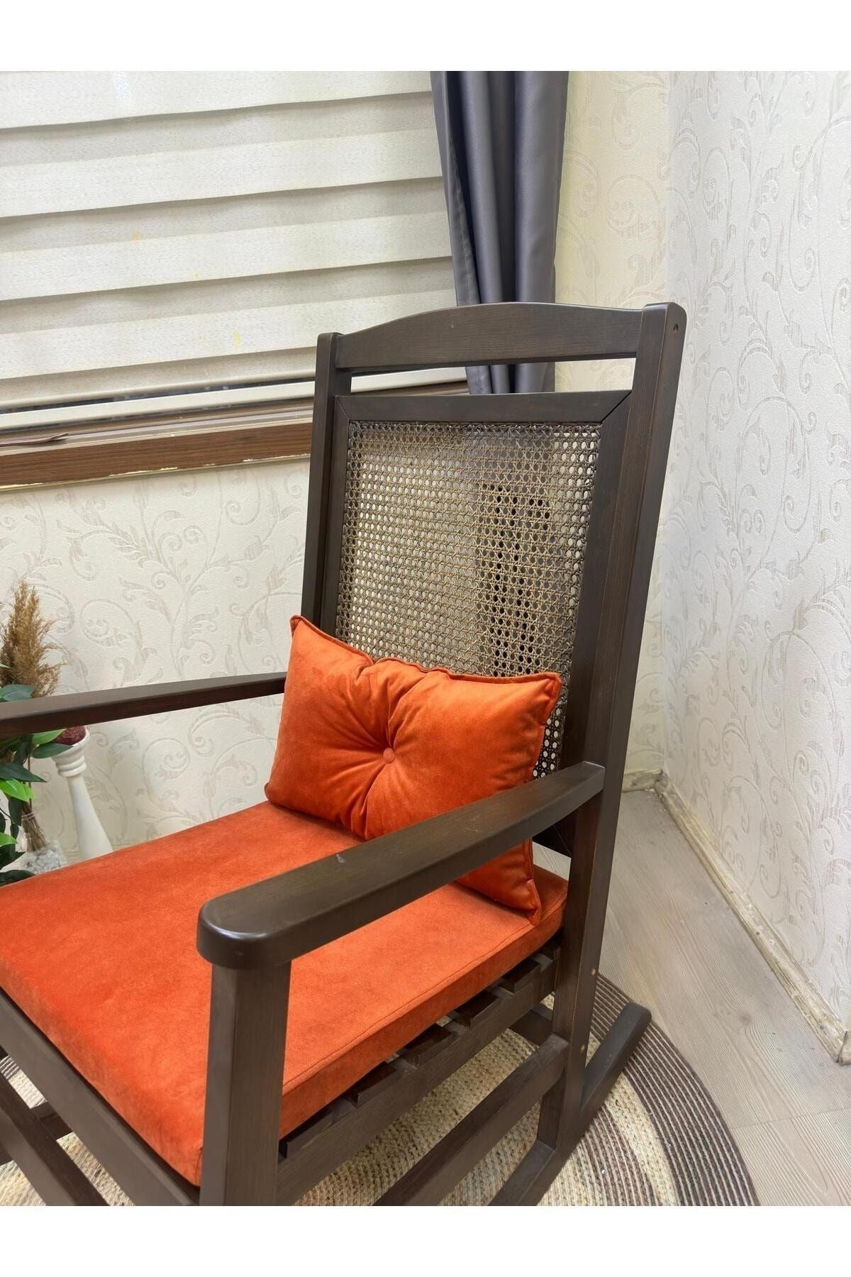 Veranda Naturel Krem Minderli Hasırlı Sallanan Sandalye Hazeranlı Dinlenme Koltuğu