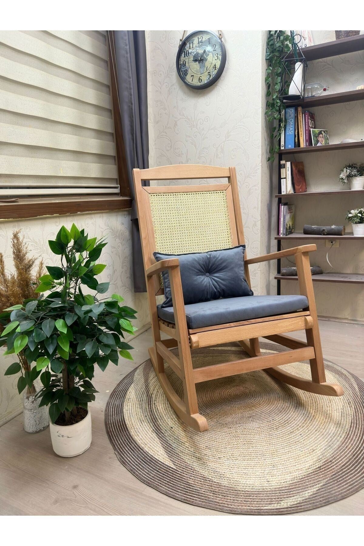Veranda Naturel Krem Minderli Hasırlı Sallanan Sandalye Hazeranlı Dinlenme Koltuğu