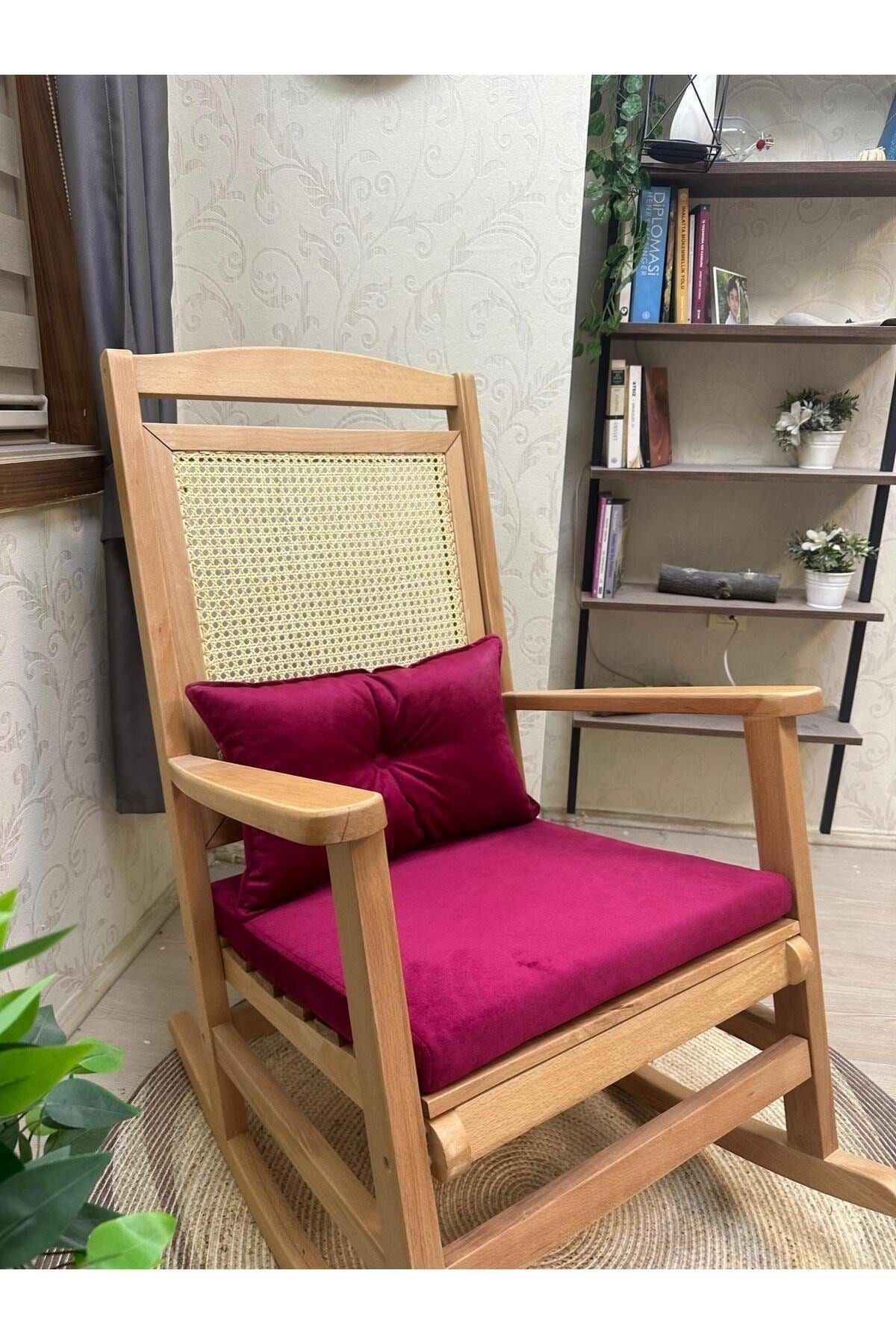 Veranda Naturel Krem Minderli Hasırlı Sallanan Sandalye Hazeranlı Dinlenme Koltuğu