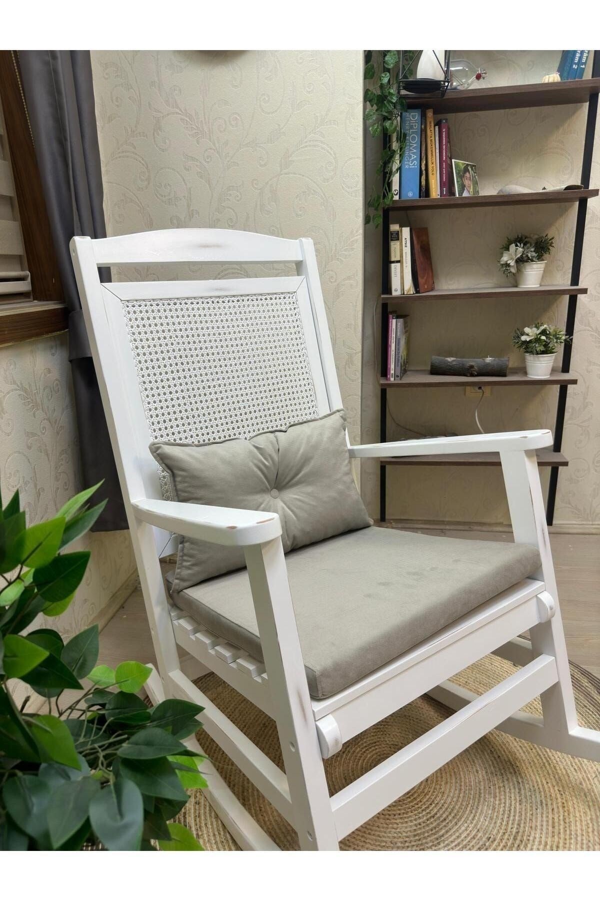 Veranda Naturel Krem Minderli Hasırlı Sallanan Sandalye Hazeranlı Dinlenme Koltuğu