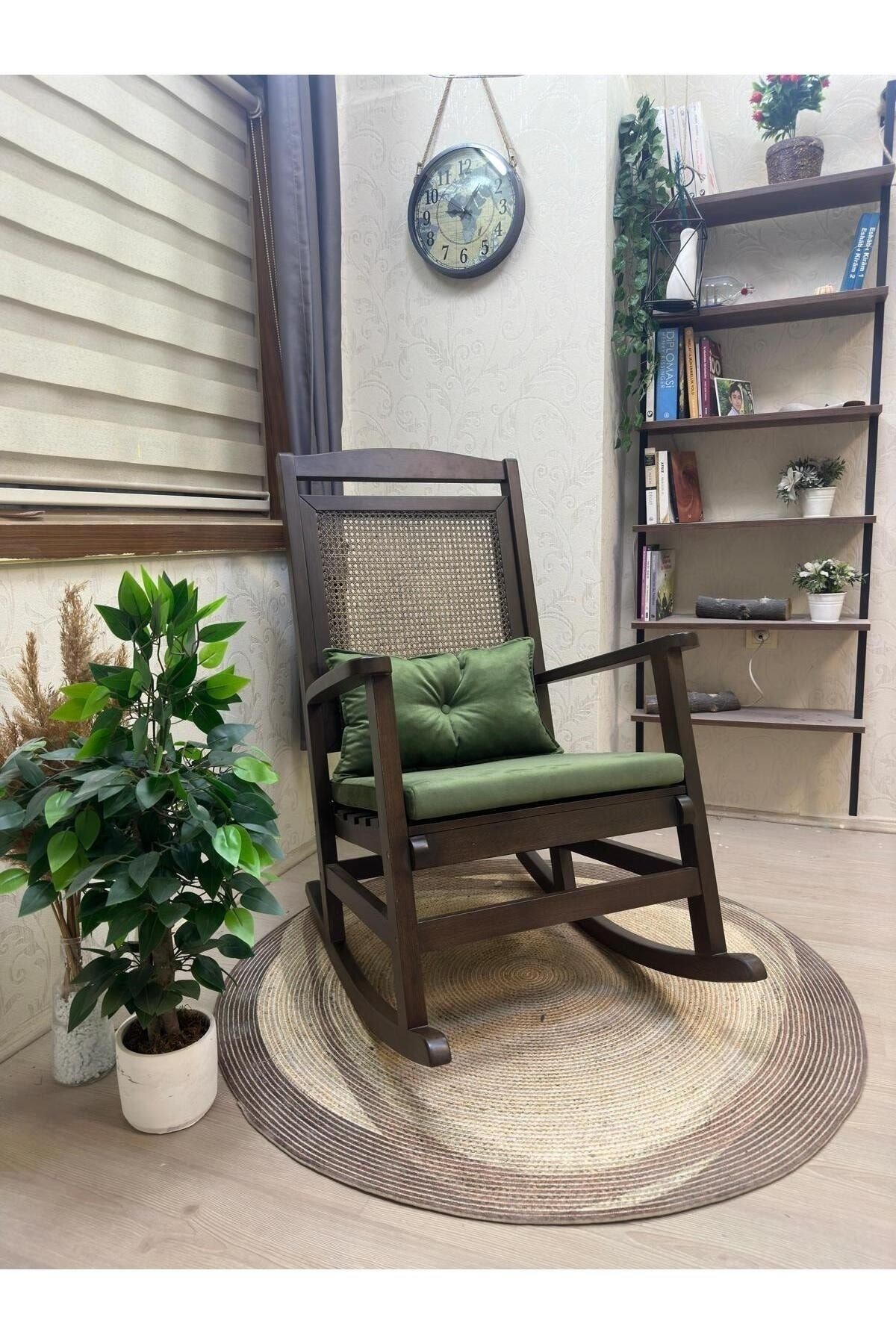 Veranda Naturel Krem Minderli Hasırlı Sallanan Sandalye Hazeranlı Dinlenme Koltuğu