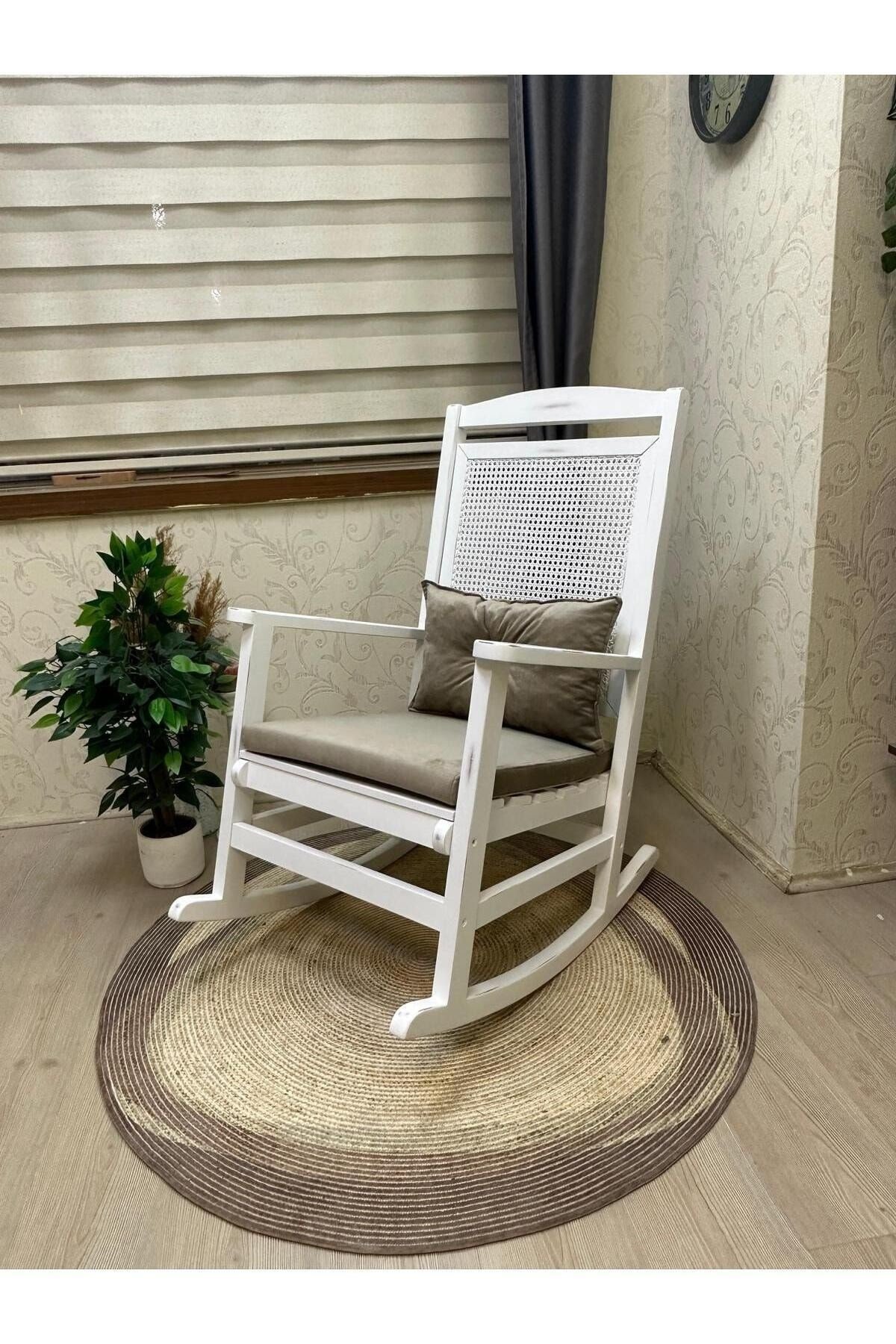 Veranda Naturel Krem Minderli Hasırlı Sallanan Sandalye Hazeranlı Dinlenme Koltuğu
