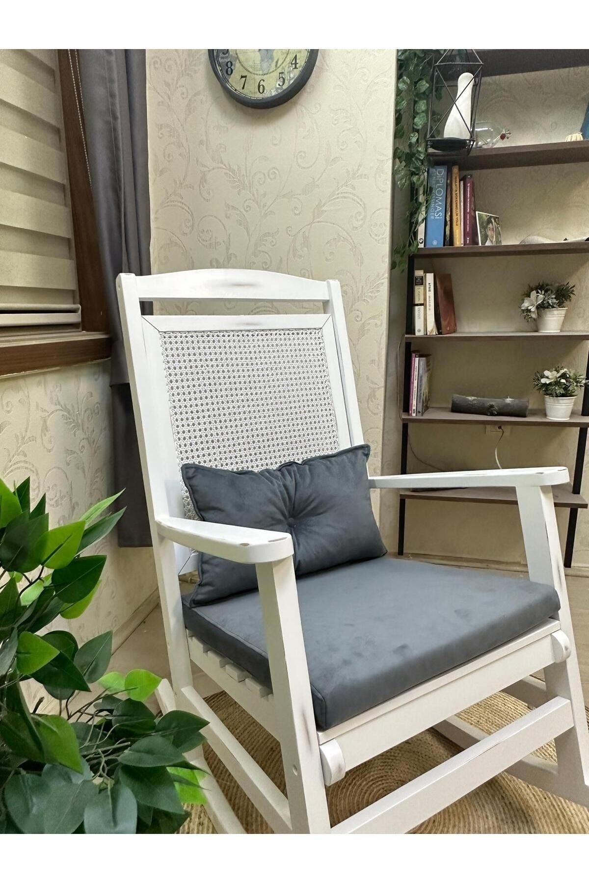 Veranda Naturel Krem Minderli Hasırlı Sallanan Sandalye Hazeranlı Dinlenme Koltuğu