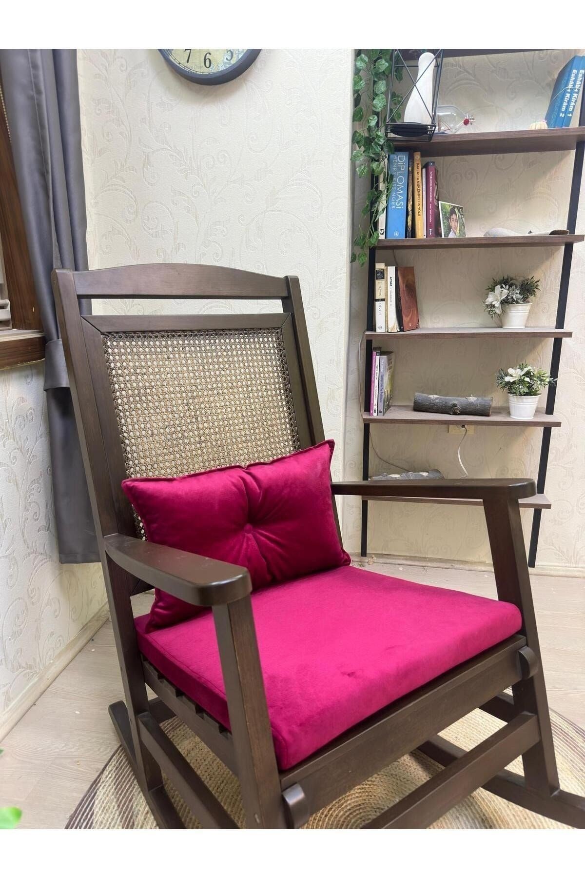 Veranda Naturel Krem Minderli Hasırlı Sallanan Sandalye Hazeranlı Dinlenme Koltuğu