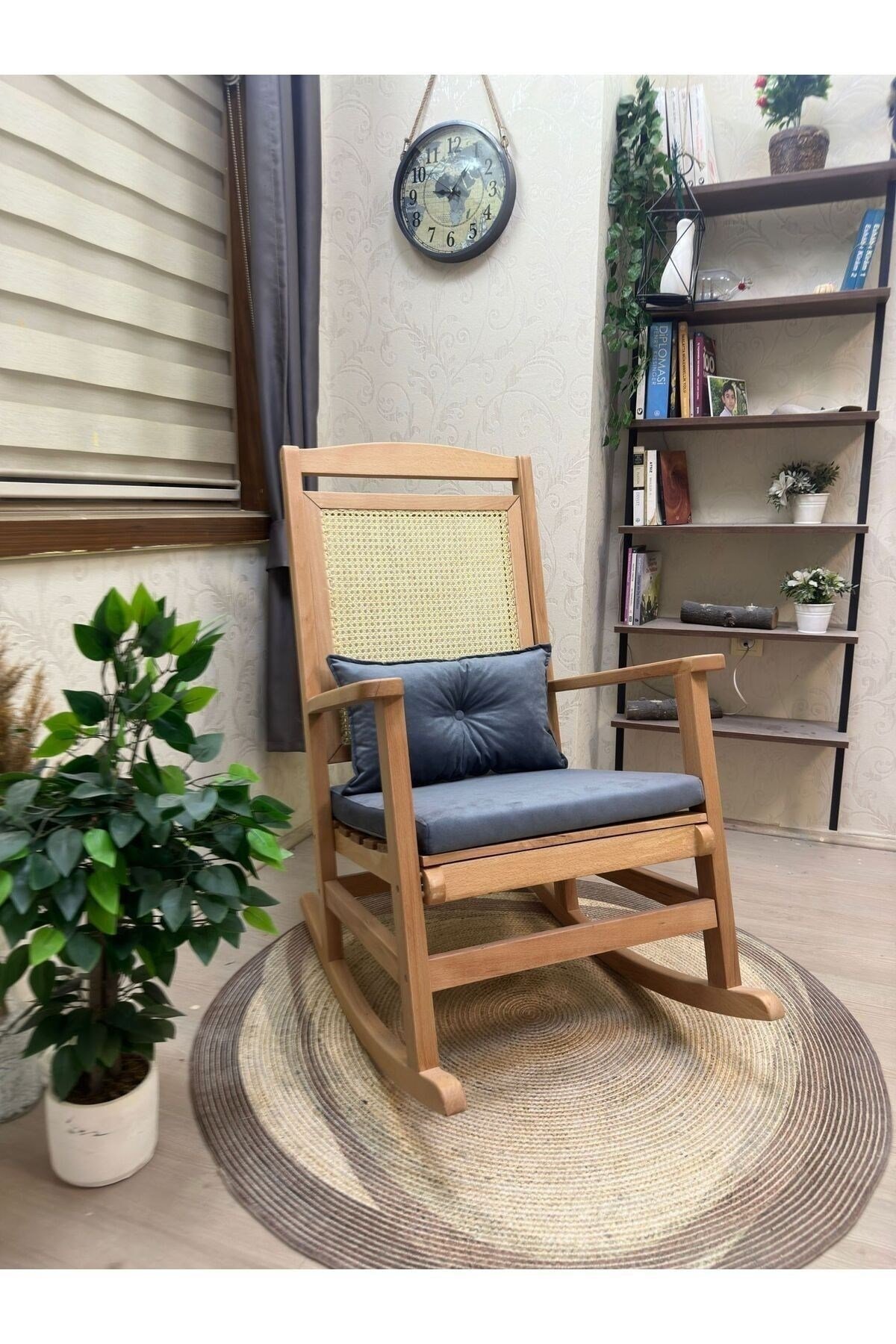 Veranda Naturel Krem Minderli Hasırlı Sallanan Sandalye Hazeranlı Dinlenme Koltuğu
