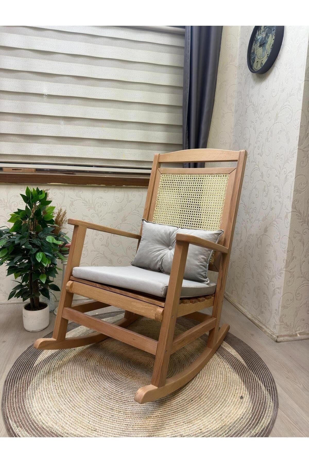 Veranda Naturel Krem Minderli Hasırlı Sallanan Sandalye Hazeranlı Dinlenme Koltuğu