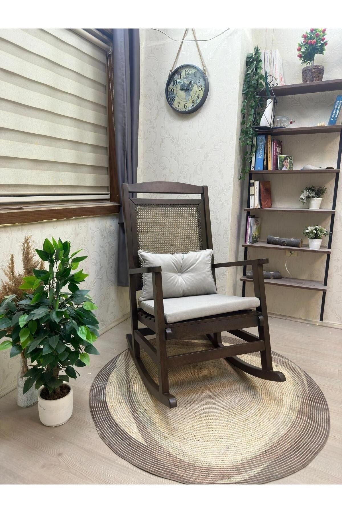 Veranda Naturel Krem Minderli Hasırlı Sallanan Sandalye Hazeranlı Dinlenme Koltuğu